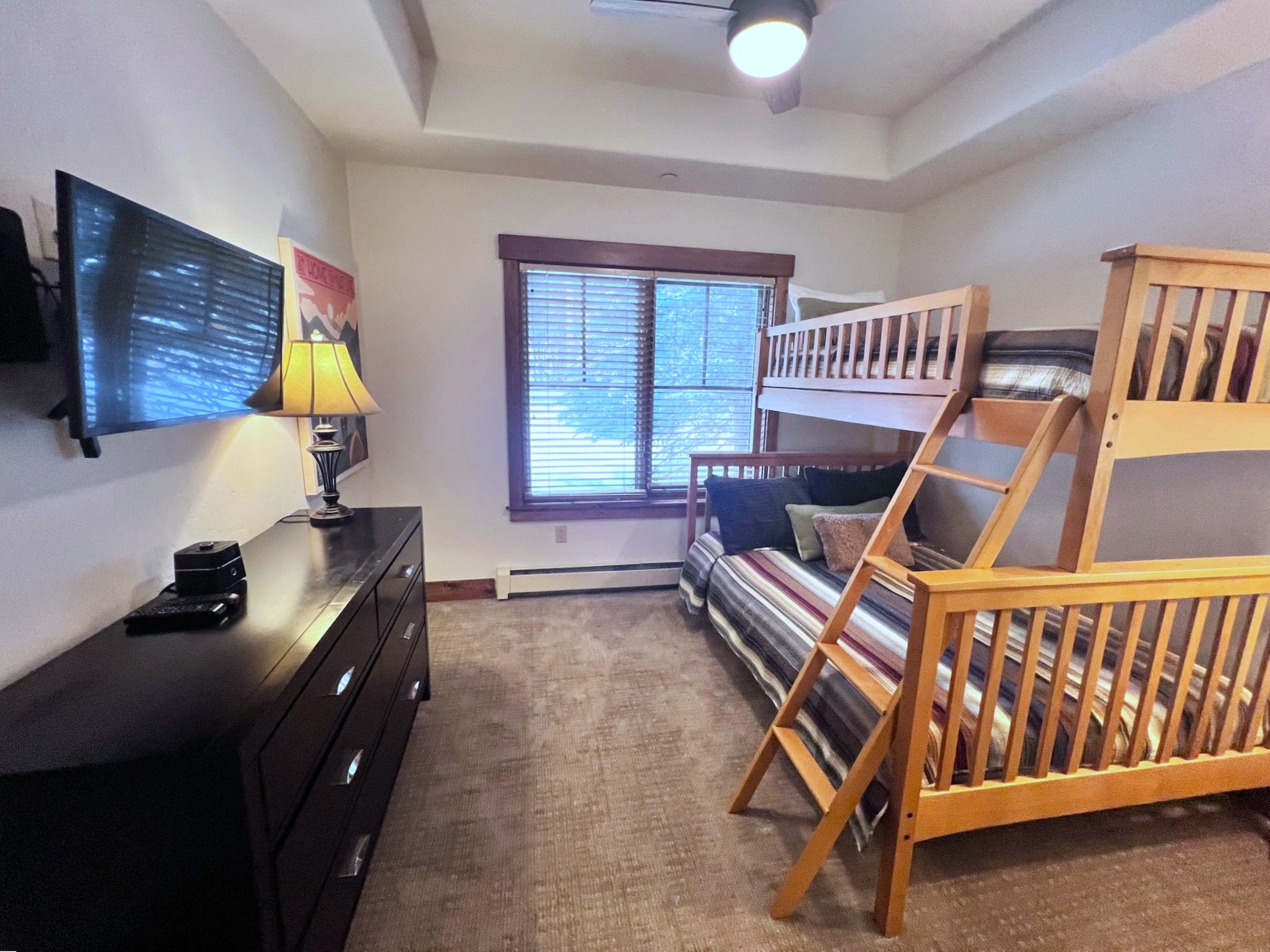 Mountain Thunder Townhome - Ski-In - Pools Hot Tubs - Walk to Main St | Photo 25
