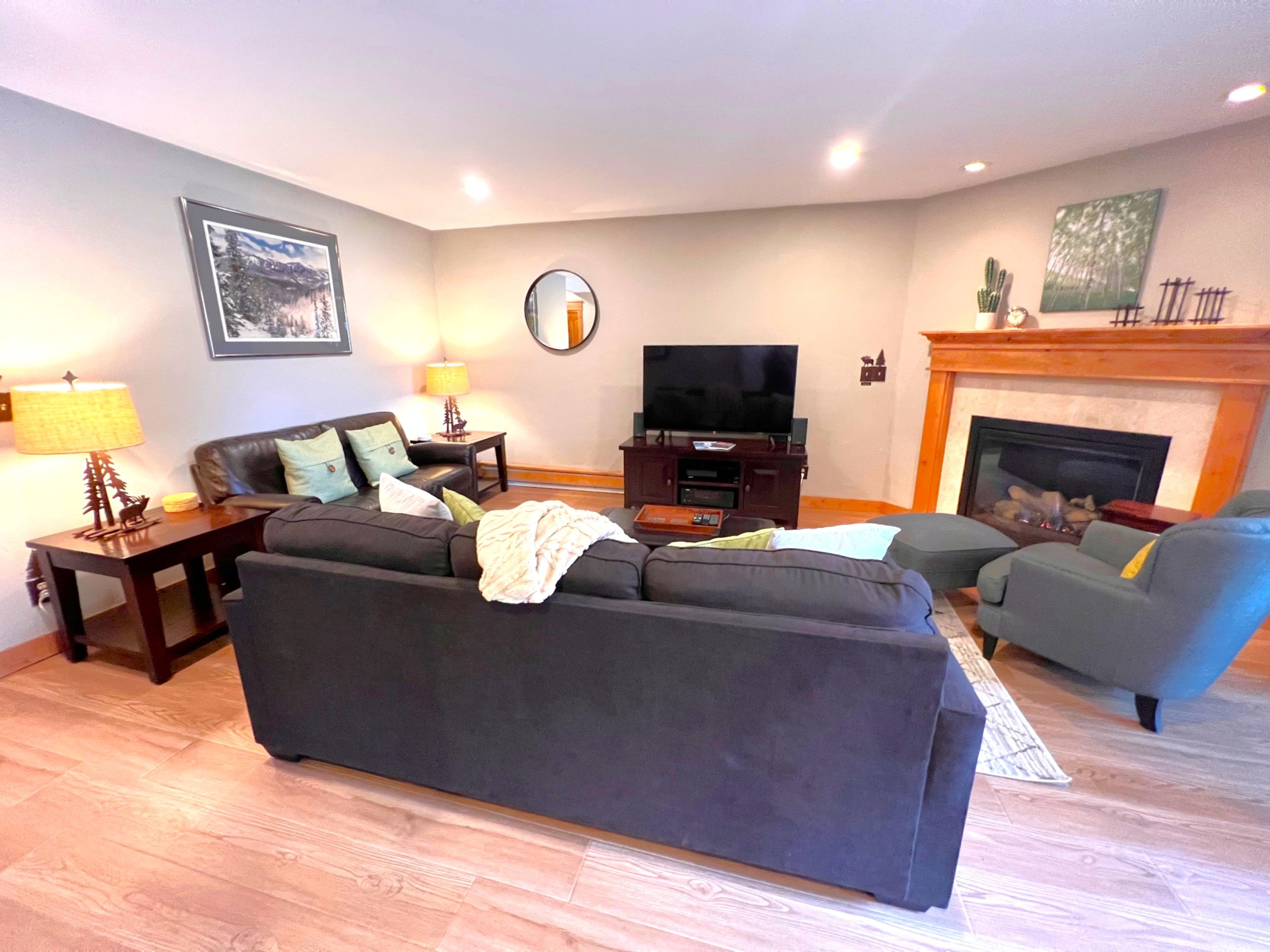 Walk to Main St. - Near Snowflake Lift - Hot Tubs+Pool | Photo 6