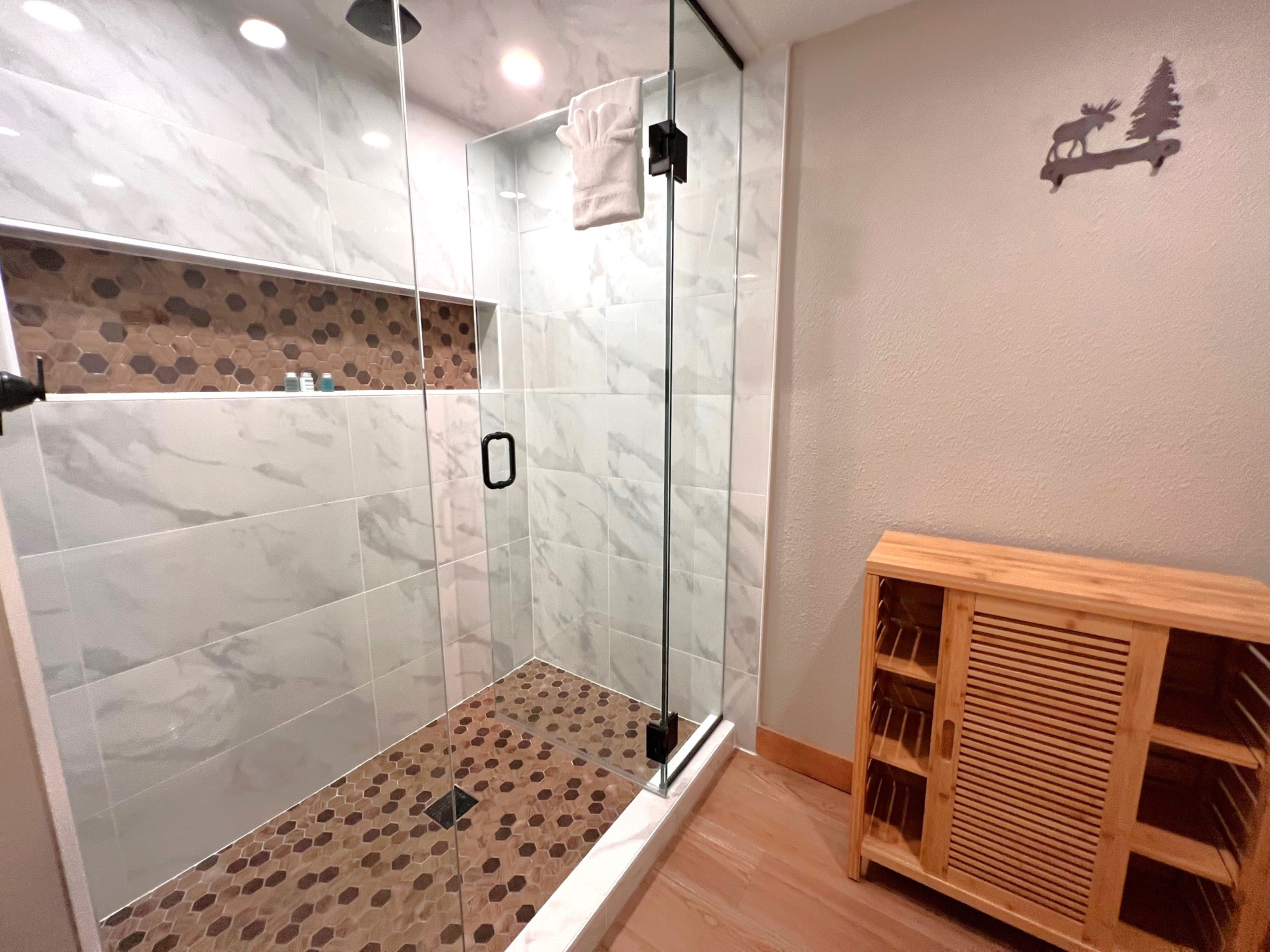 Walk to Main St. - Near Snowflake Lift - Hot Tubs+Pool | Photo 22