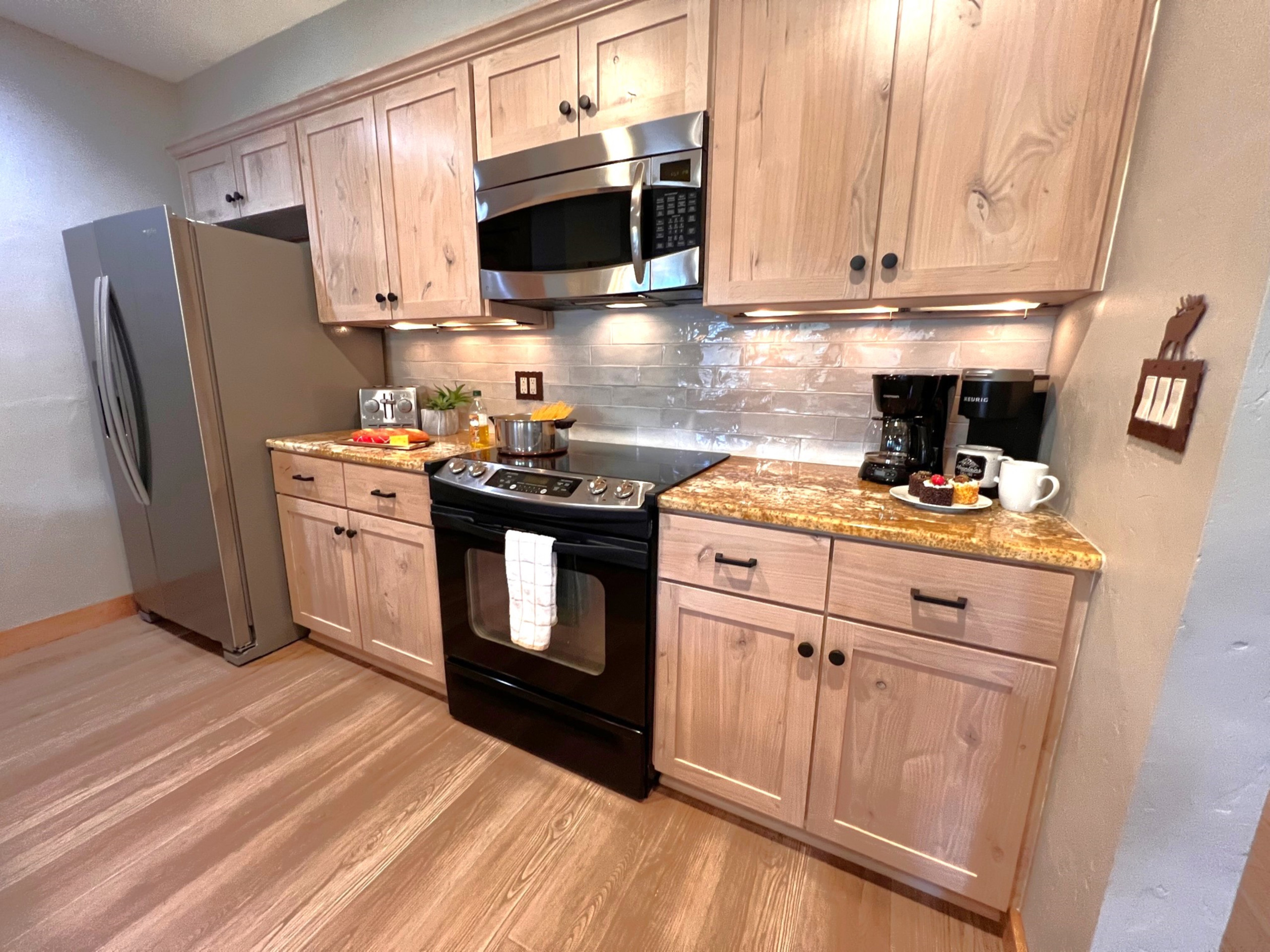 Walk to Main St. - Near Snowflake Lift - Hot Tubs+Pool | Photo 12