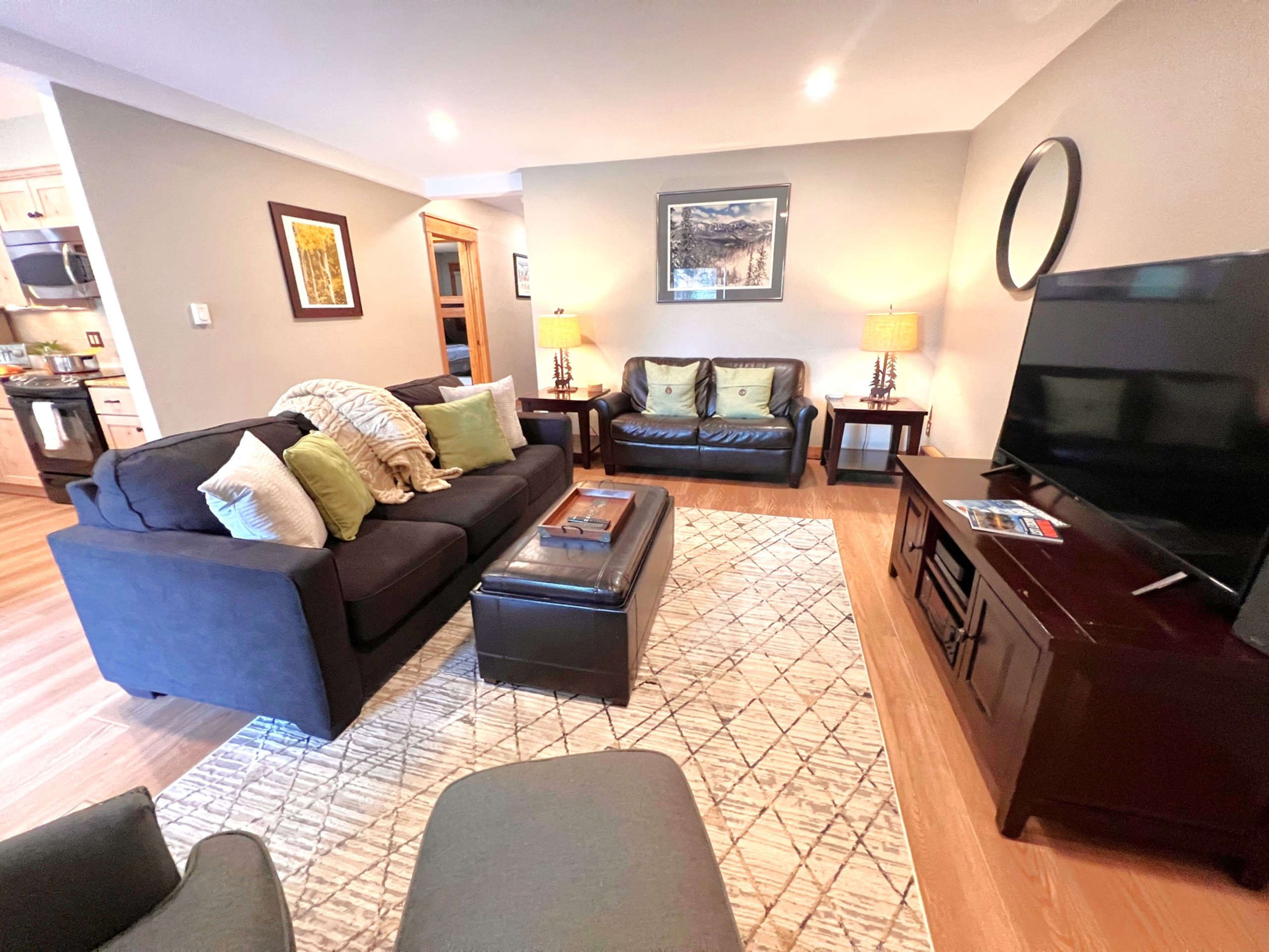 Walk to Main St. - Near Snowflake Lift - Hot Tubs+Pool | Photo 8