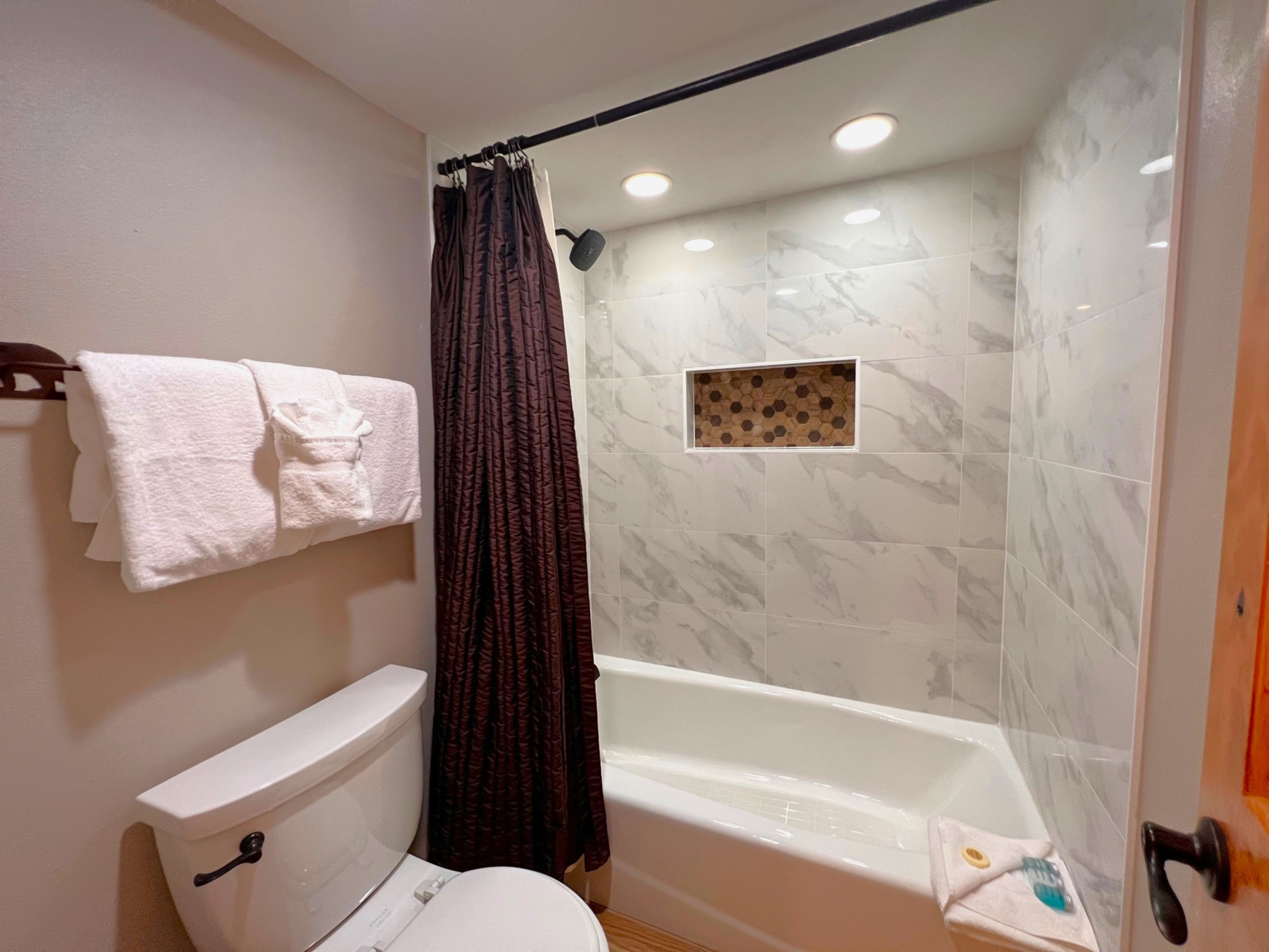 Walk to Main St. - Near Snowflake Lift - Hot Tubs+Pool | Photo 29