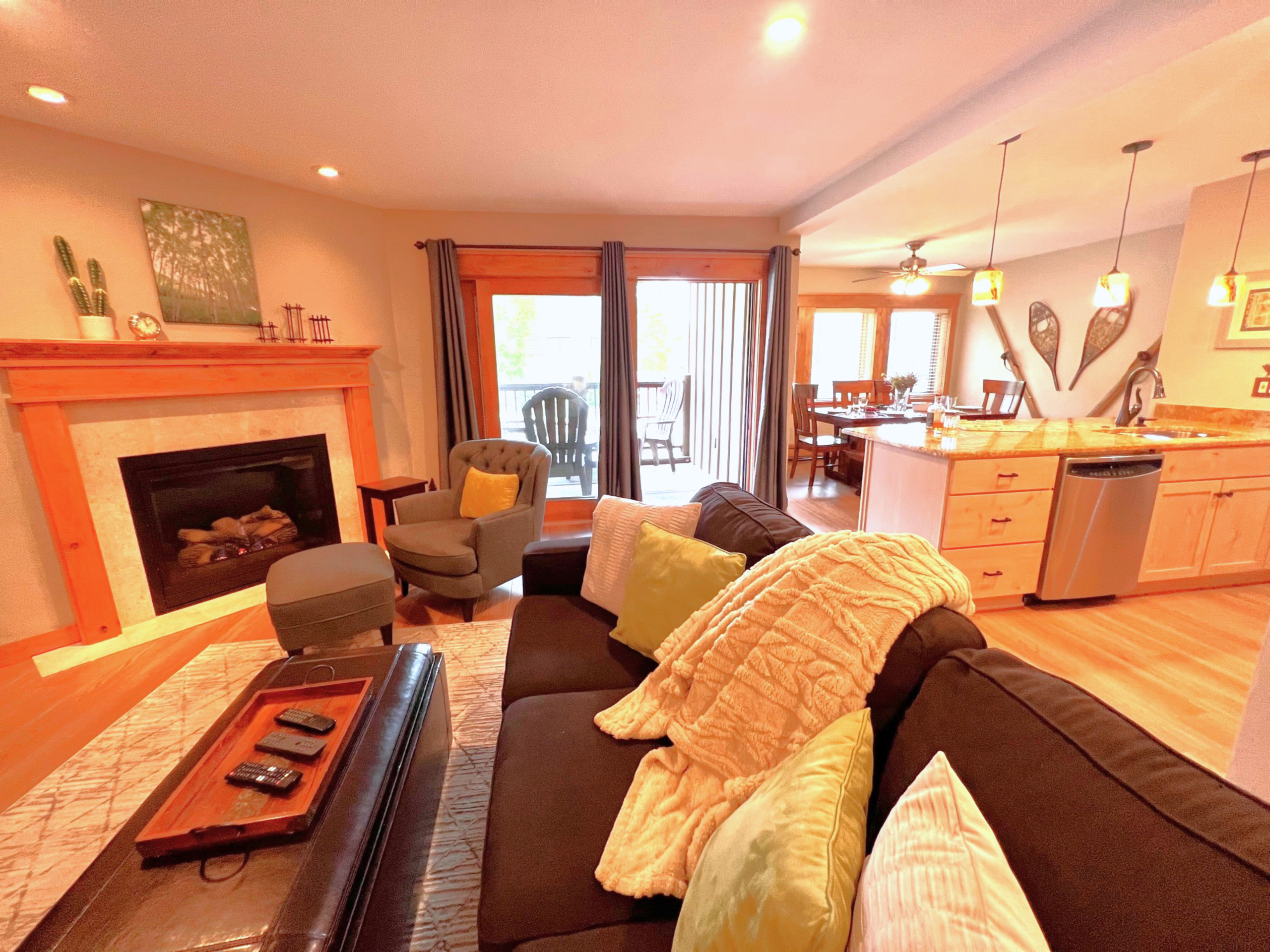 Walk to Main St. - Near Snowflake Lift - Hot Tubs+Pool | Photo 9