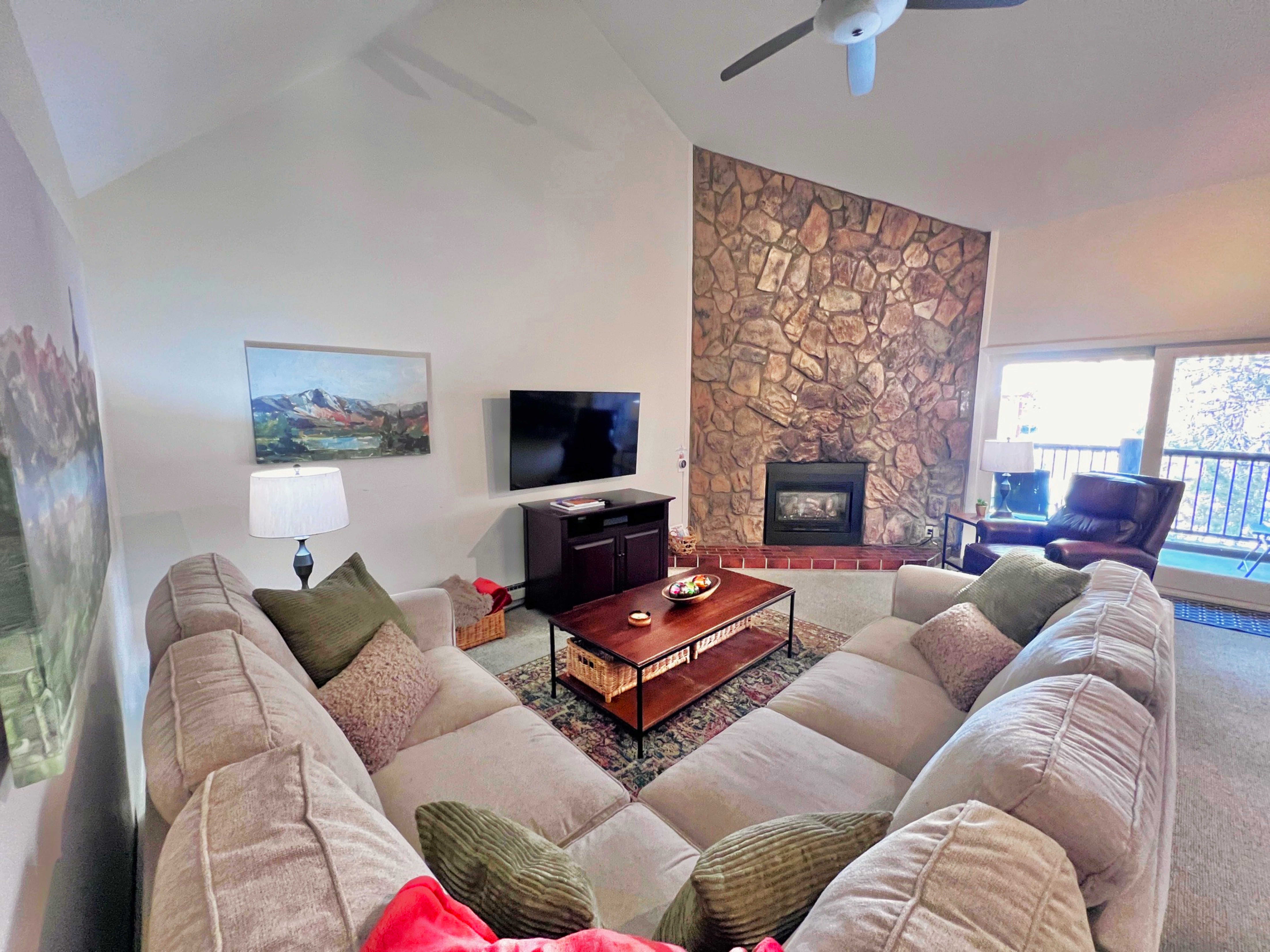 Park Place Aspen Condo - Walk to Main St. - Snowflake Lift - Pool+Hot Tubs | Photo 6