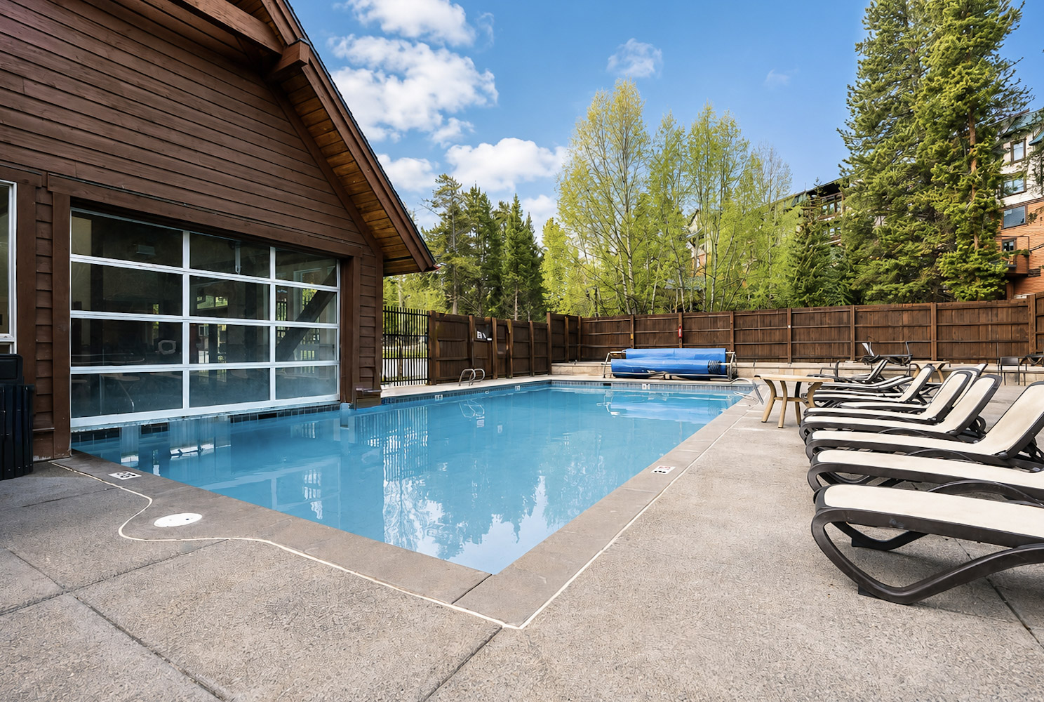 Sundowner Mountain View Condo - Walk to Slopes & Main St - Pool Access | Photo 4