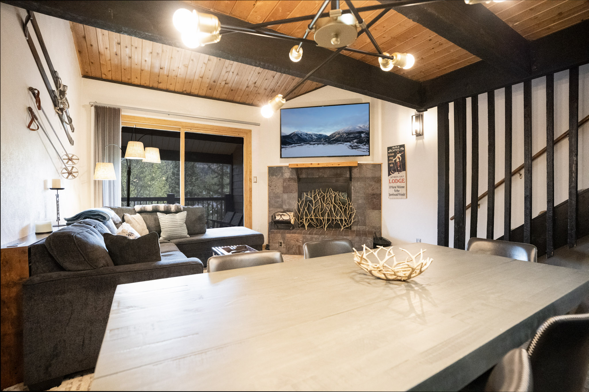 Sundowner Mountain View Condo - Walk to Slopes & Main St - Pool Access | Photo 14