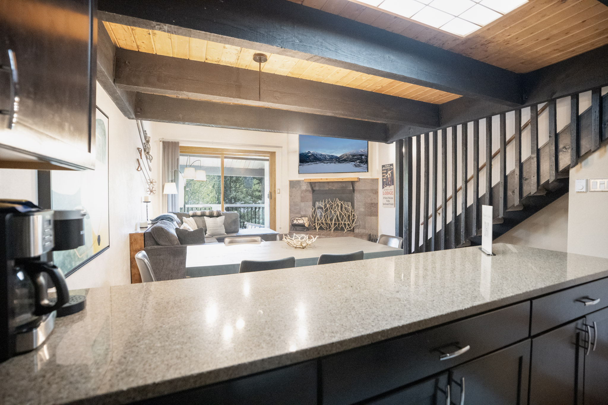 Sundowner Mountain View Condo - Walk to Slopes & Main St - Pool Access | Photo 11