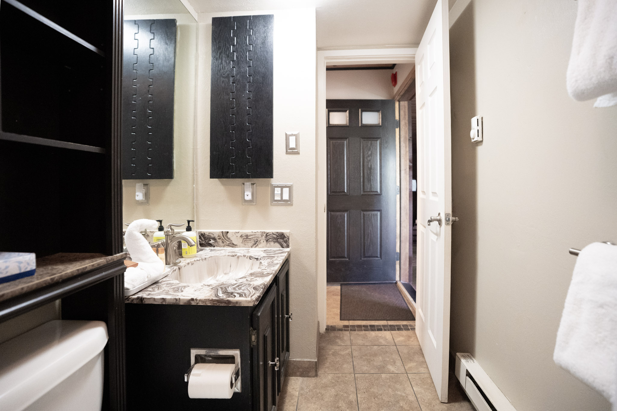 Sundowner Mountain View Condo - Walk to Slopes & Main St - Pool Access | Photo 8