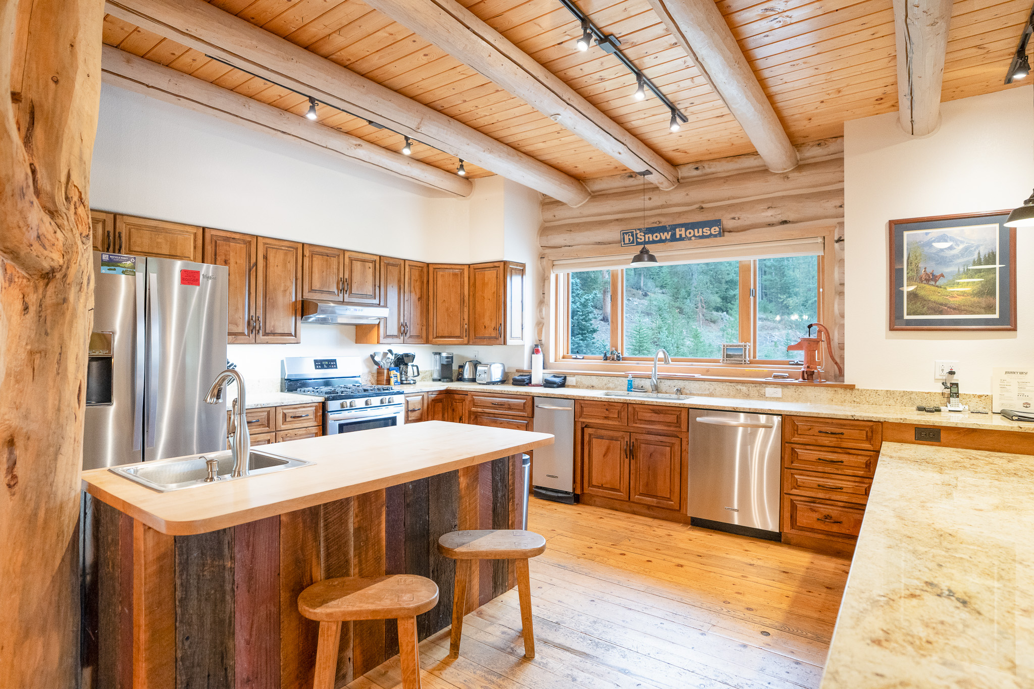 Log Home - Dog Friendly - Mtn. Views - 10 min. to Breck | Photo 16