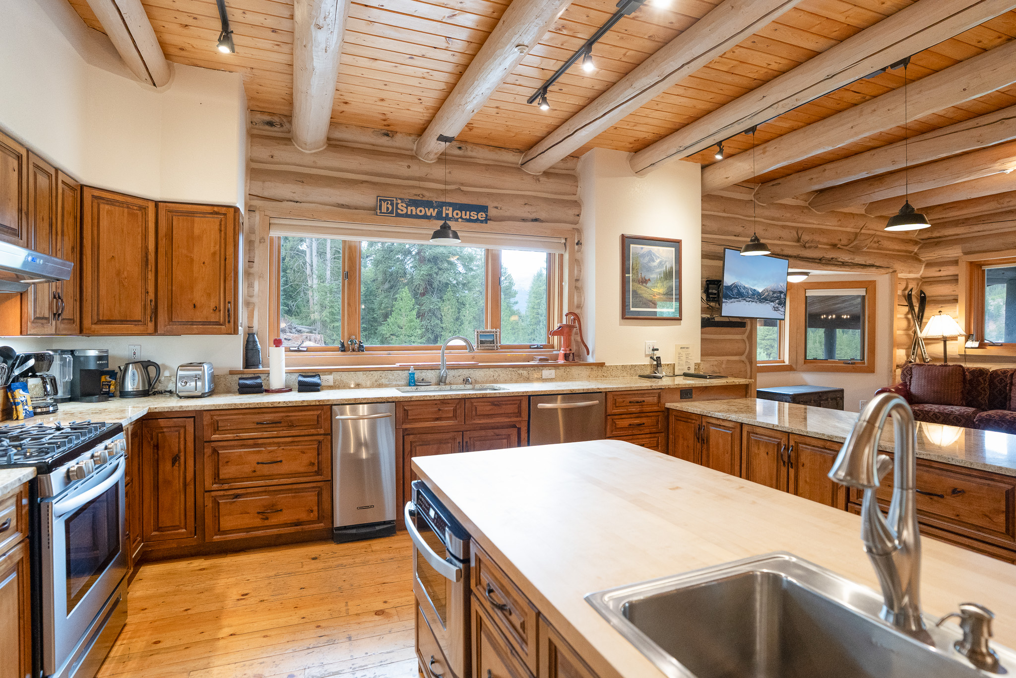 Log Home - Dog Friendly - Mtn. Views - 10 min. to Breck | Photo 19