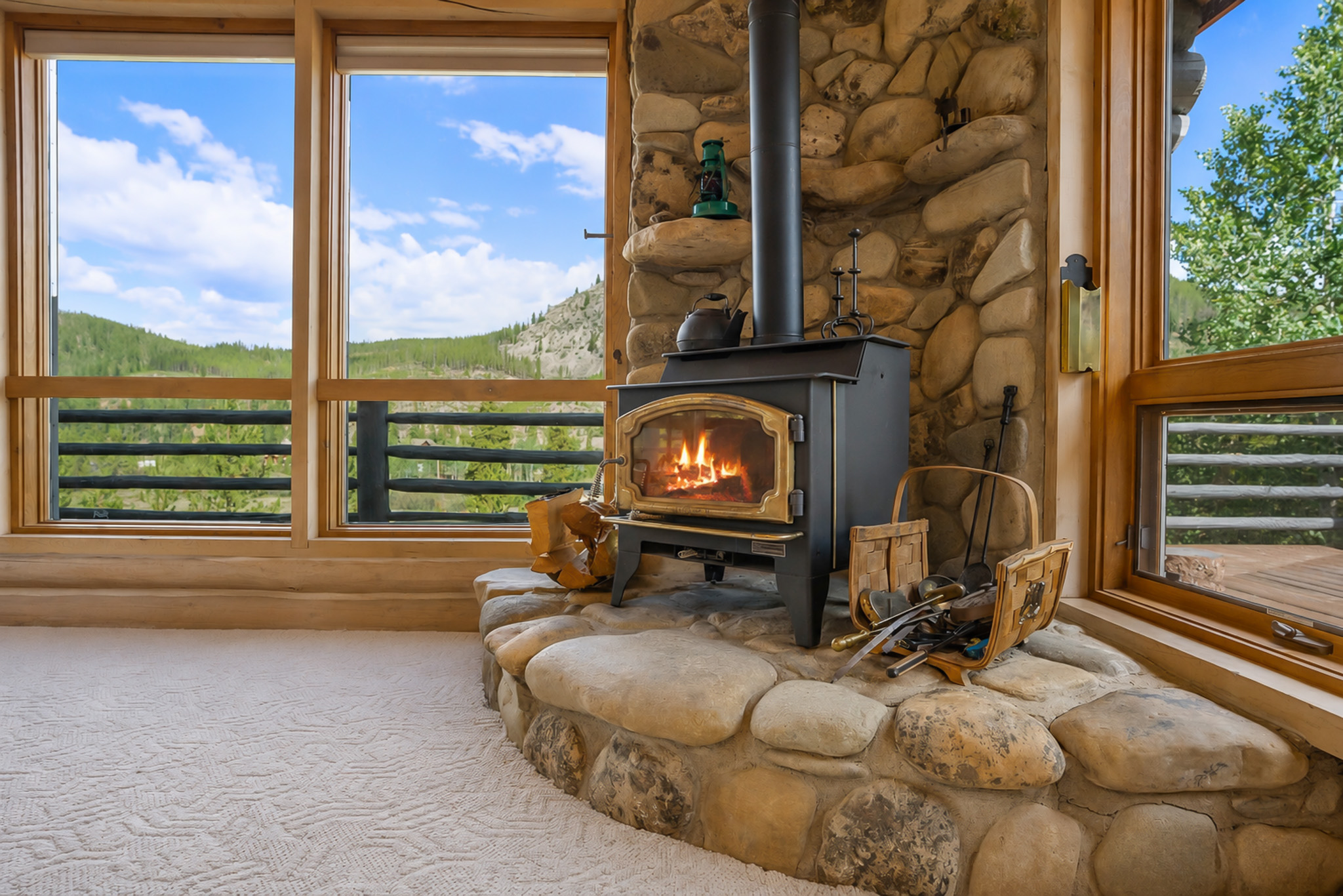 Log Home - Dog Friendly - Mtn. Views - 10 min. to Breck | Photo 8