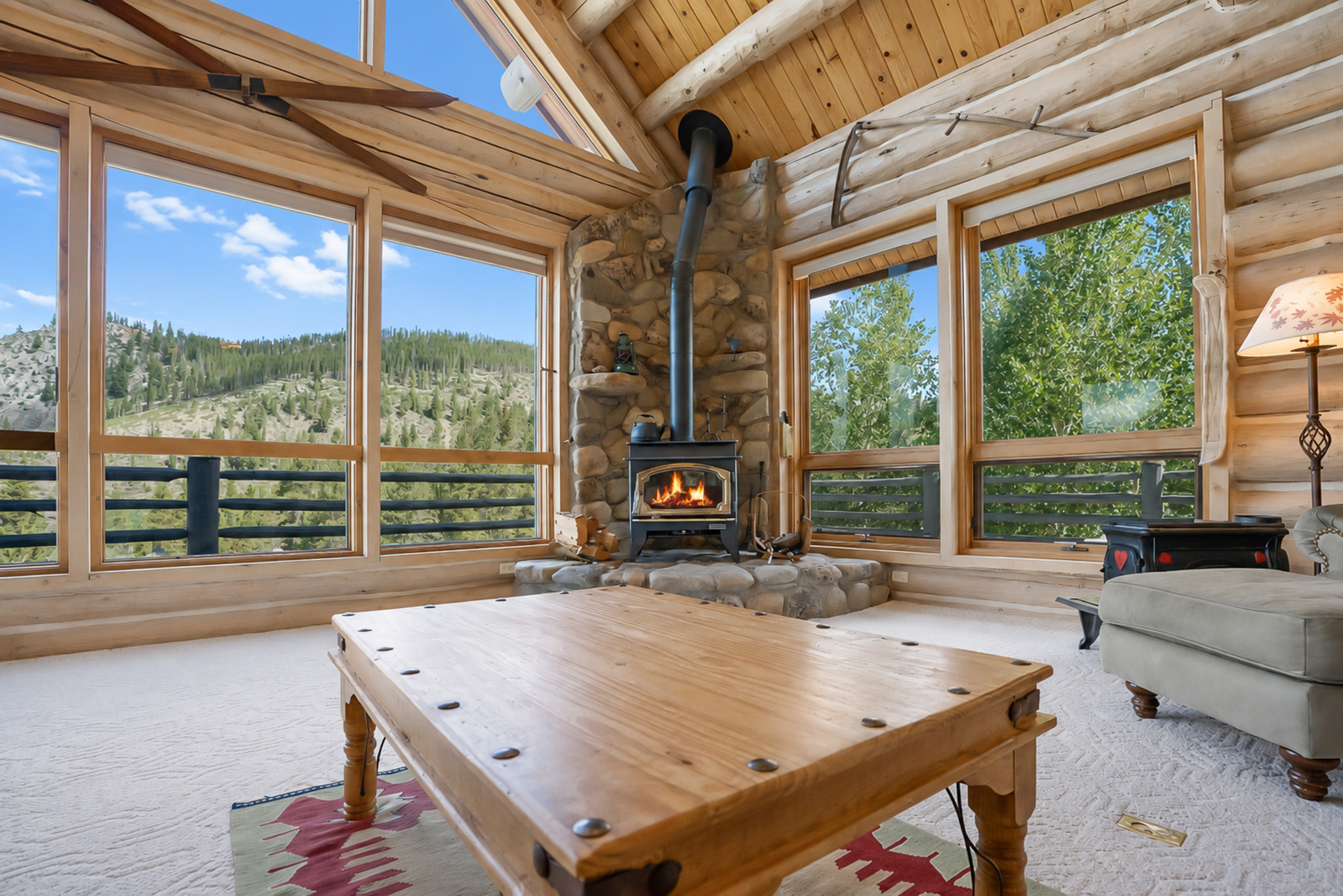 Log Home - Dog Friendly - Mtn. Views - 10 min. to Breck | Photo 7