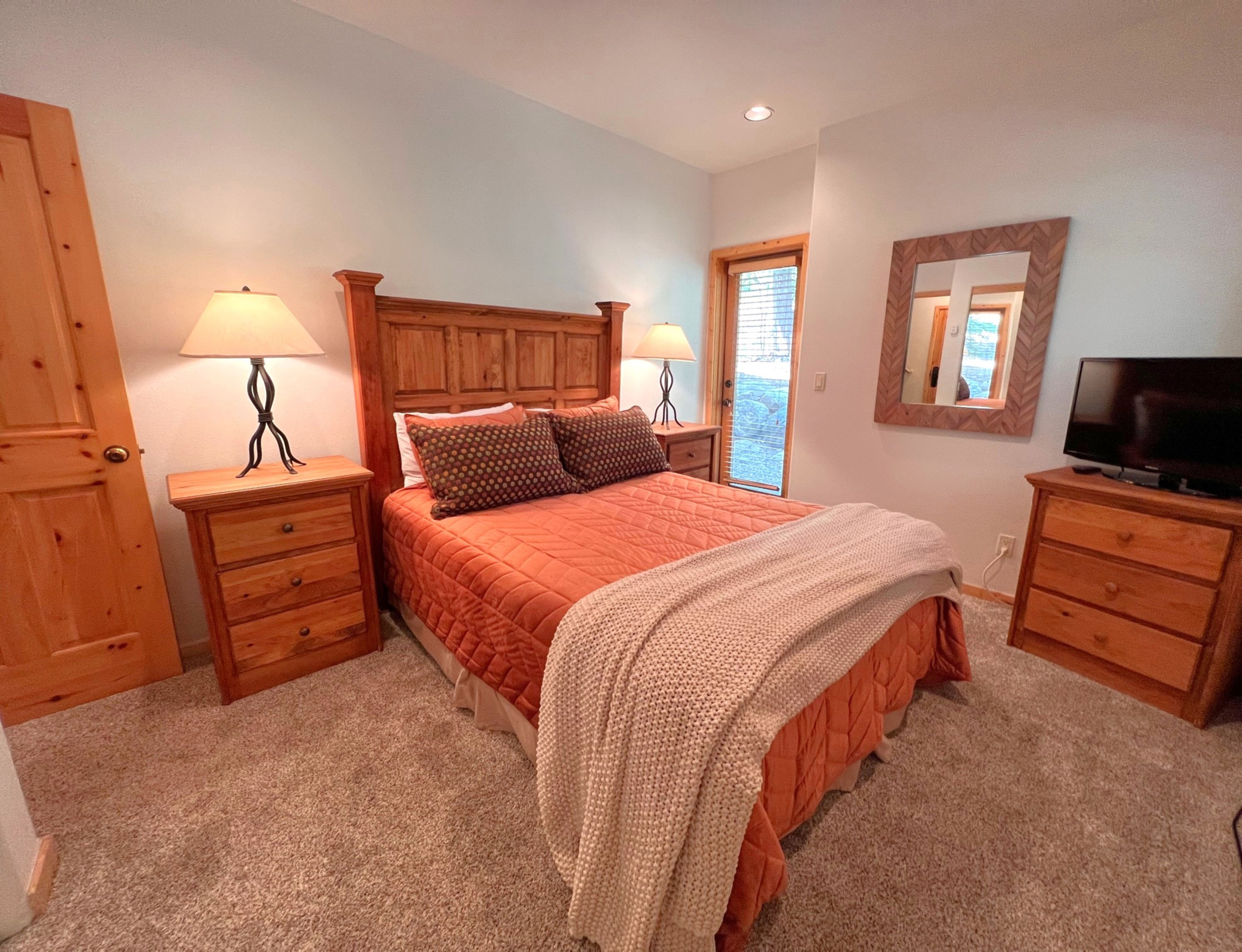 Twin Elk Mount Lincoln Condo - Ski-In - Hot Tub - Walk to Main St! | Photo 19