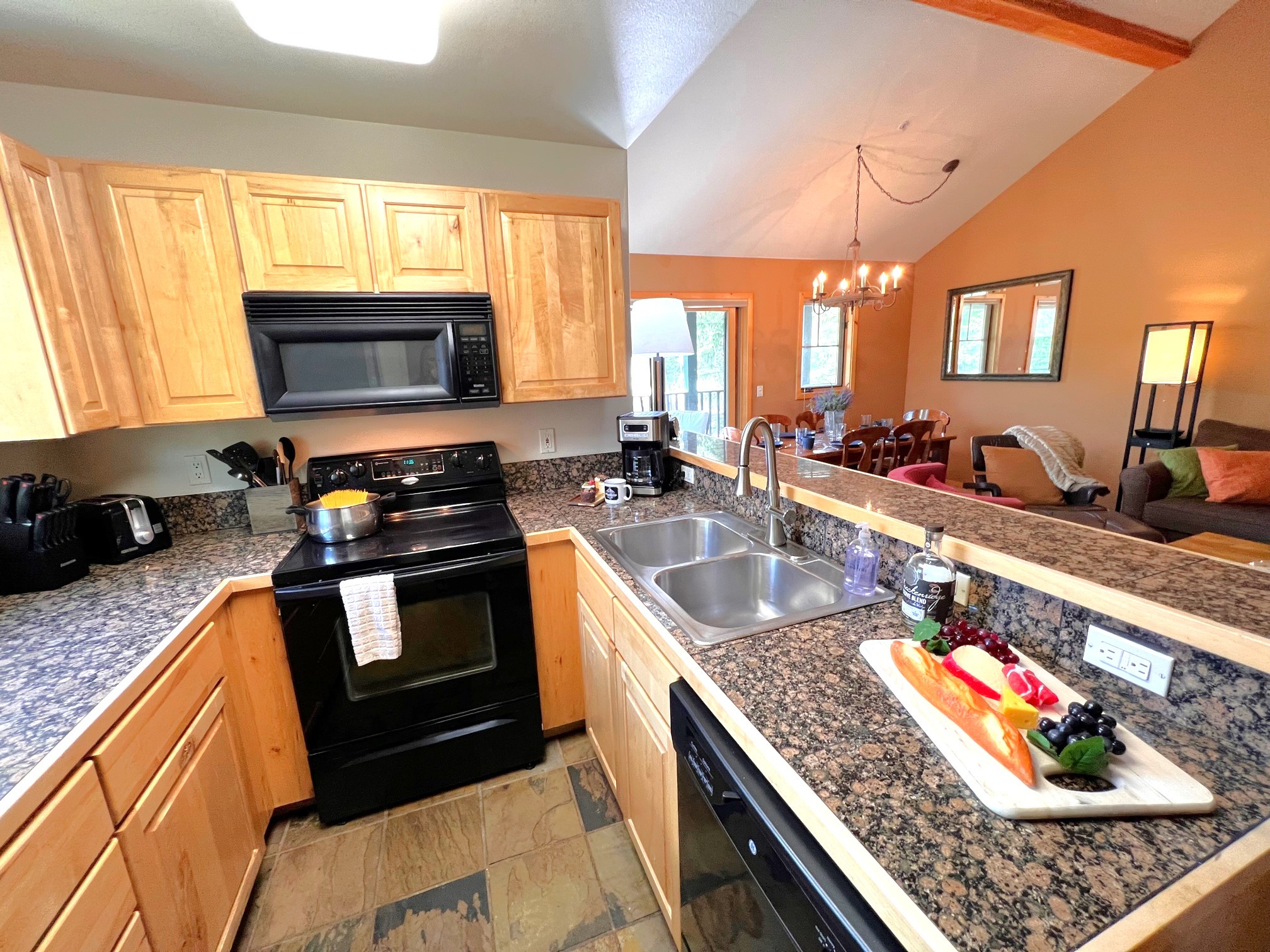Twin Elk Mount Bross Condo - Ski-In - Walk to Main St - Hot Tub | Photo 13