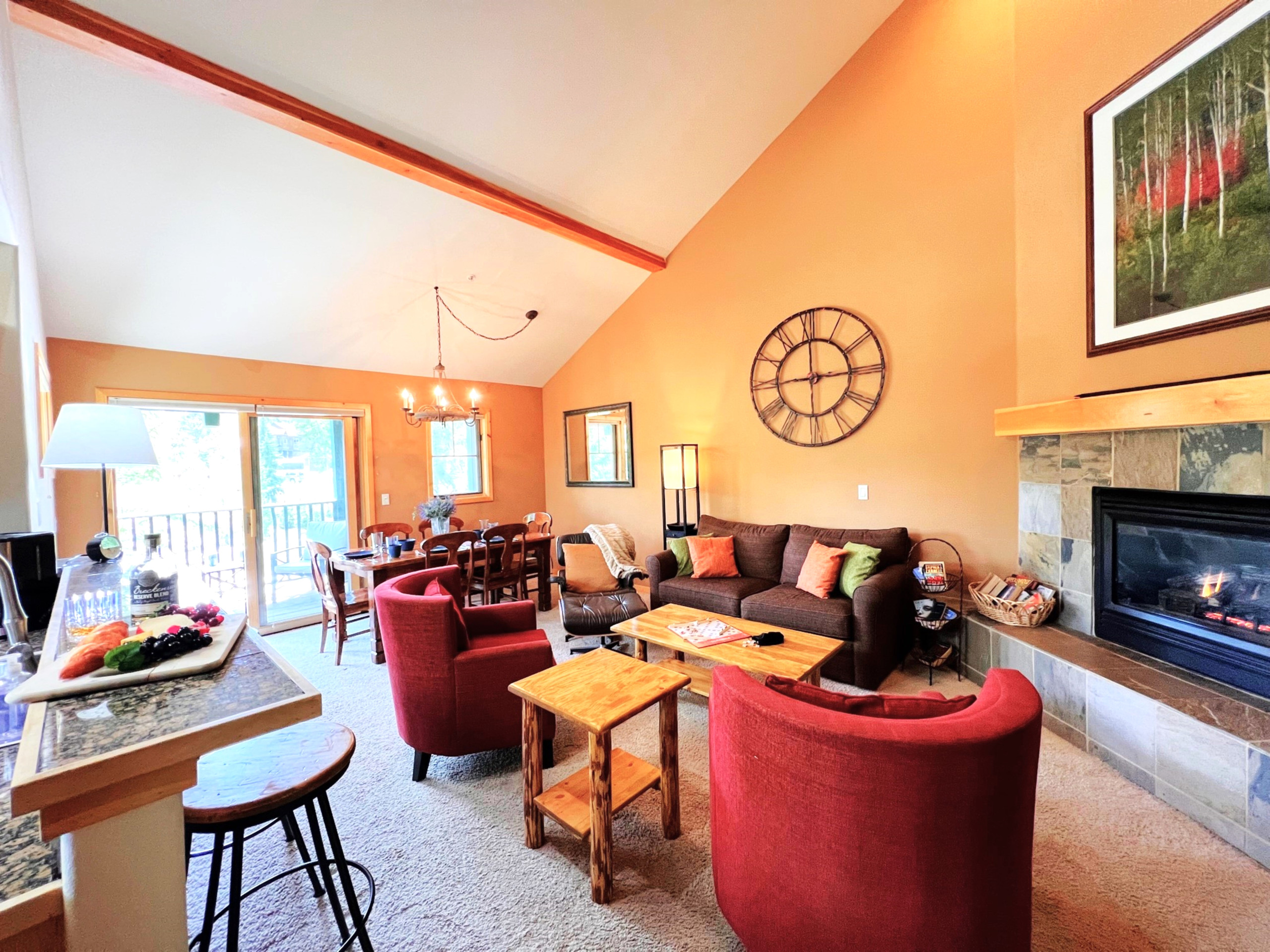 Twin Elk Mount Bross Condo - Ski-In - Walk to Main St - Hot Tub