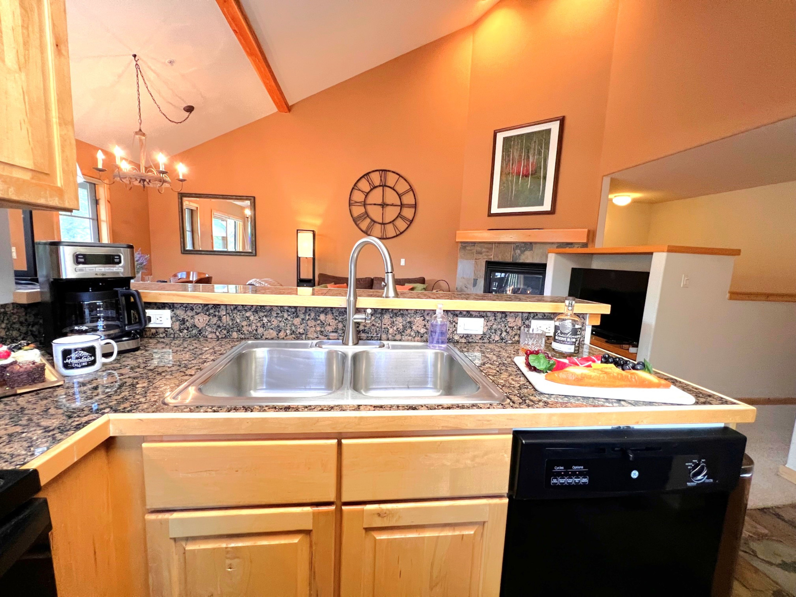 Twin Elk Mount Bross Condo - Ski-In - Walk to Main St - Hot Tub | Photo 14