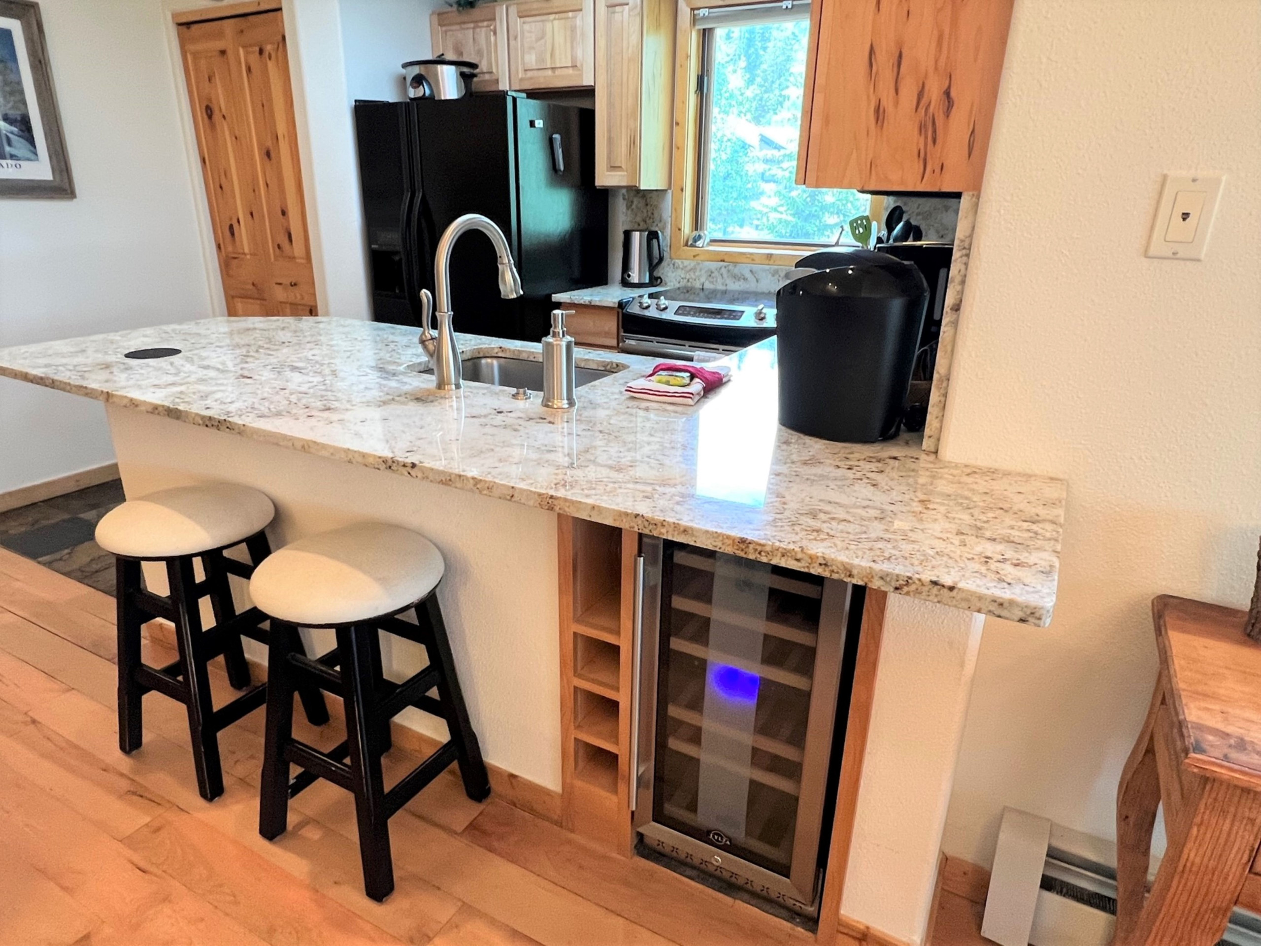 Twin Elk Mount Cameron Condo - Ski-In - Hot Tub - Walk to Town | Photo 4
