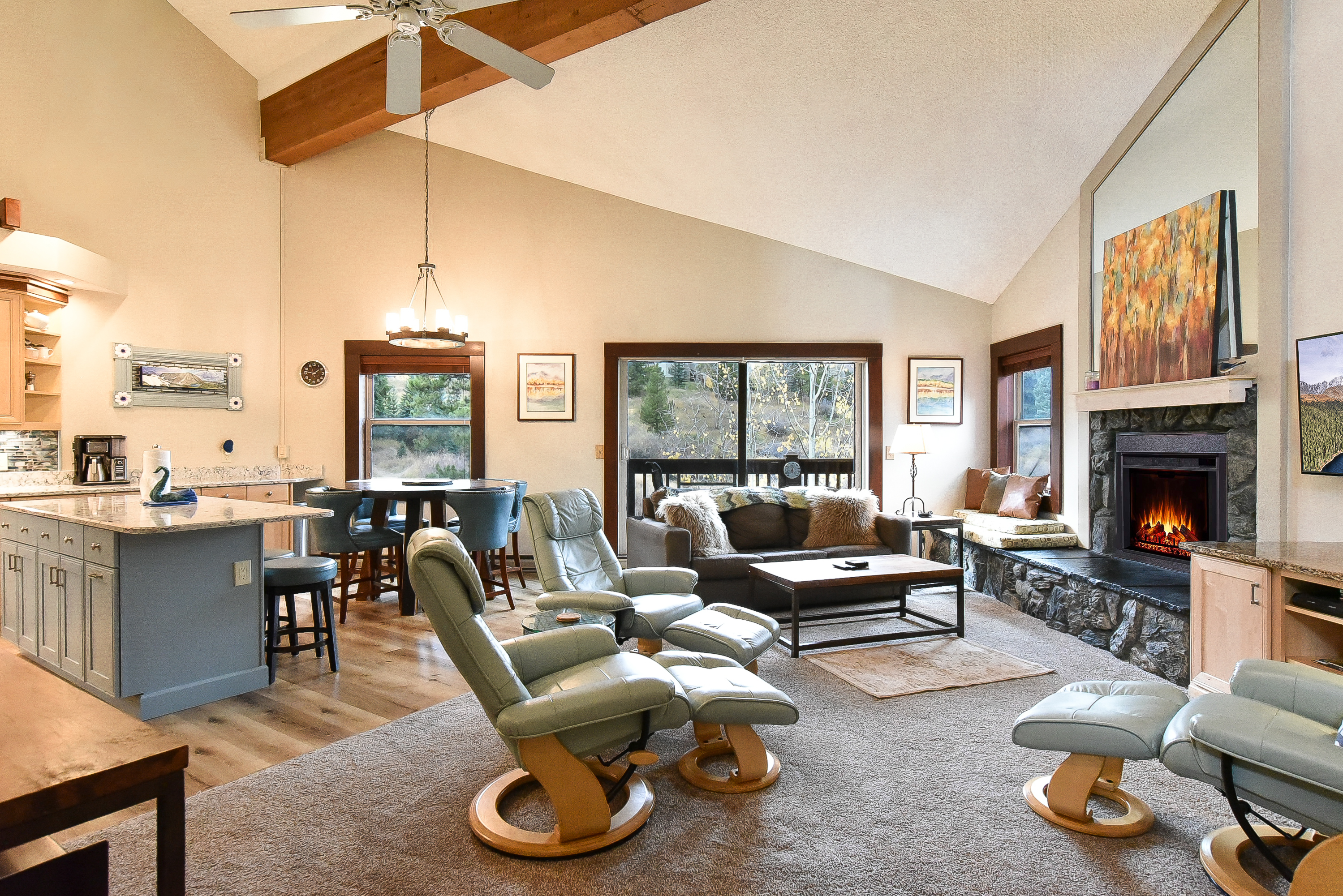 Tyra Summit Bluebird Condo - Ski in/out! - Pool+Hot Tubs