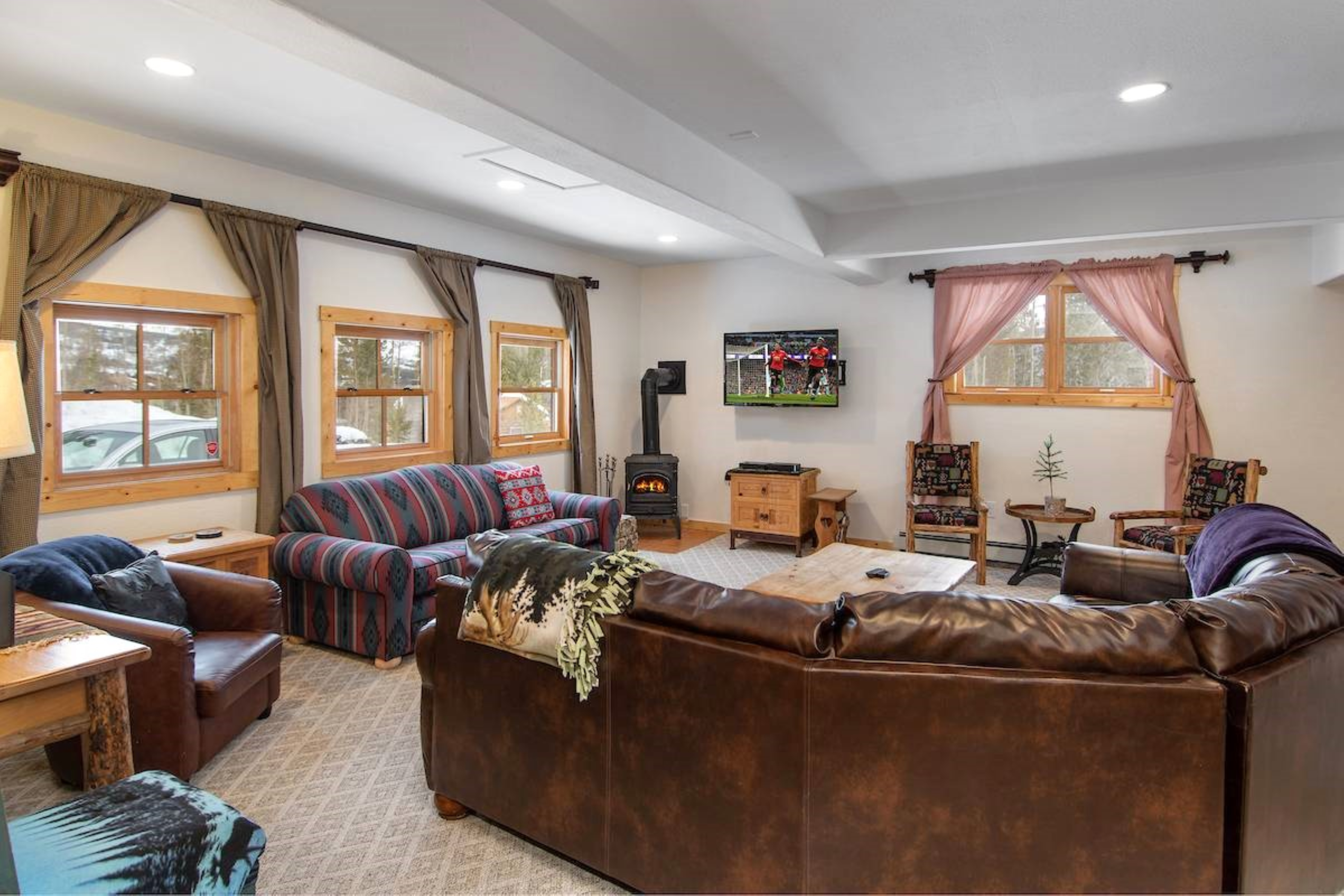 Mountain Meadow Lodge - Dog-Friendly - Hot Tub | Photo 2