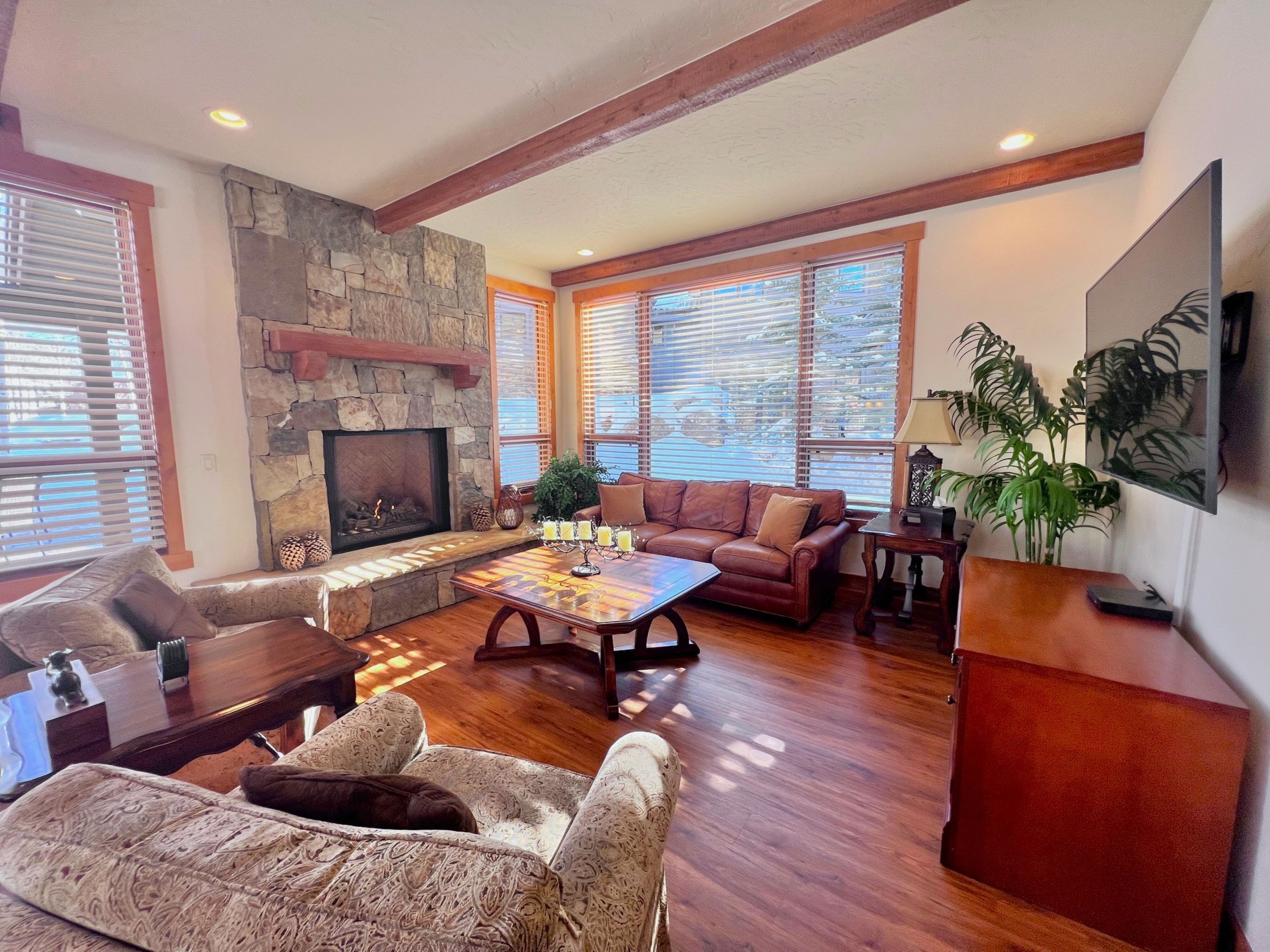 Eagles Nest - Mtn Views - Dog-Friendly - Ev Charger - Ski/Hike | Photo 2