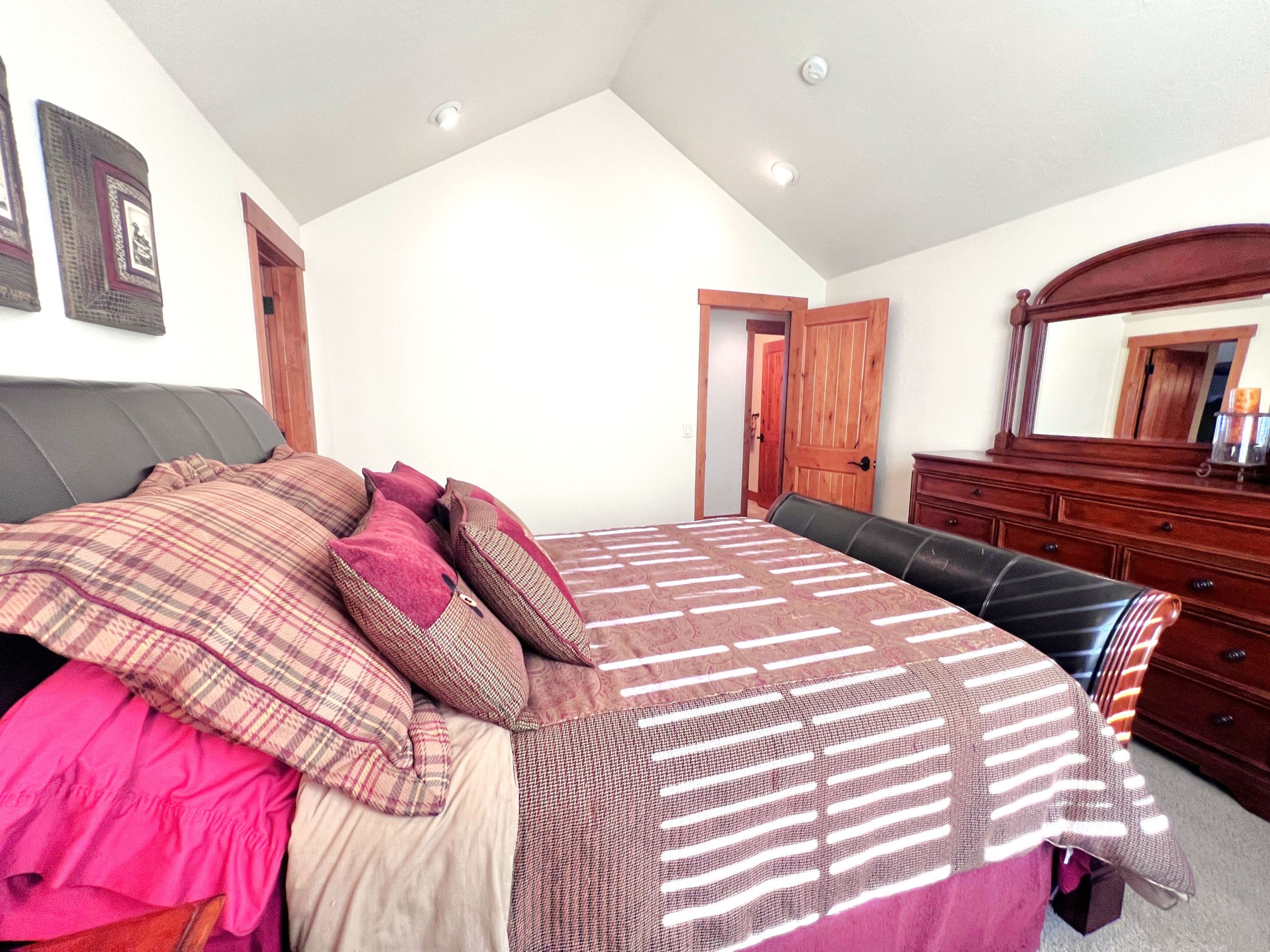 Eagles Nest - Mtn Views - Dog-Friendly - Ev Charger - Ski/Hike | Photo 36