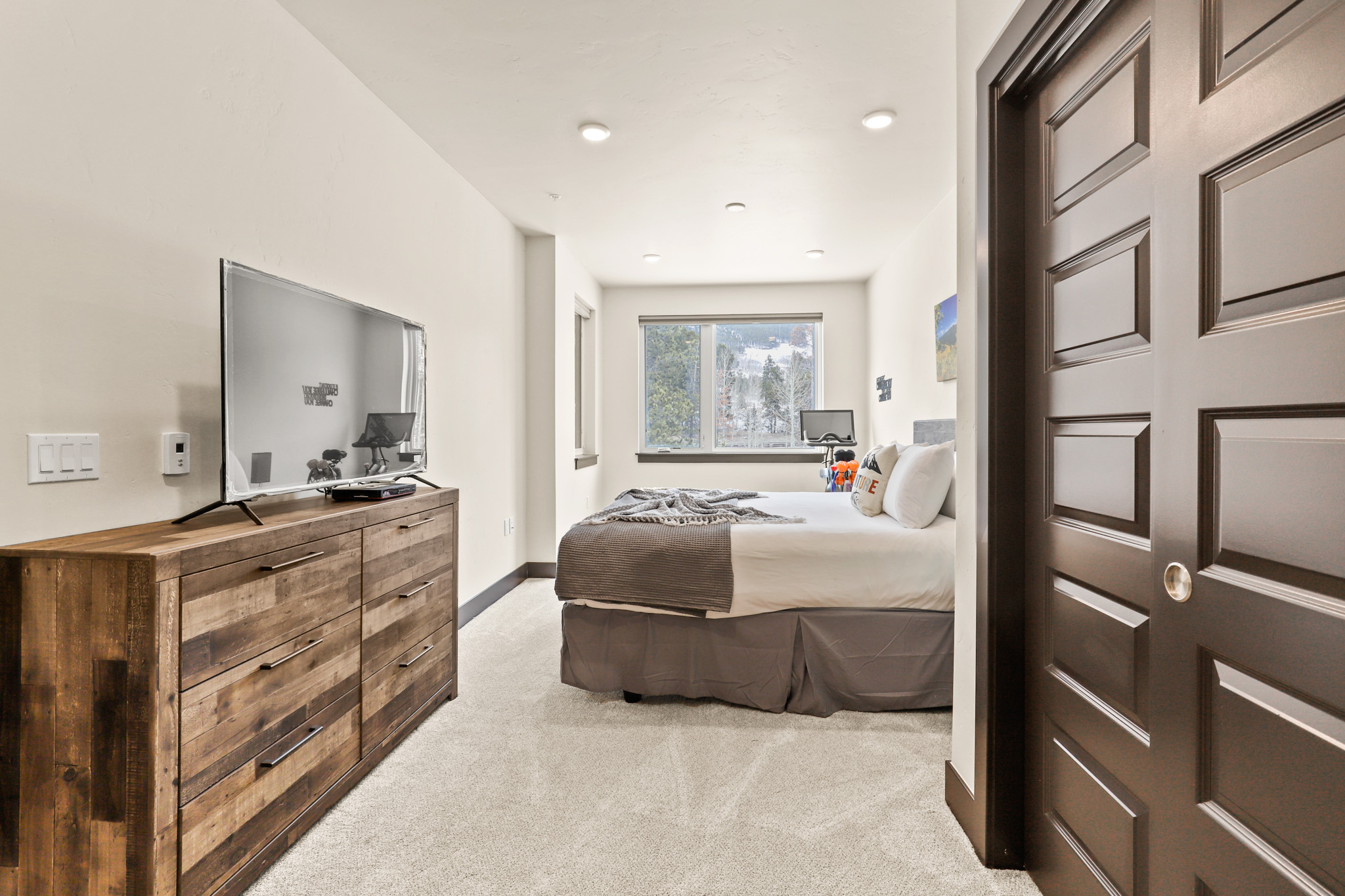 Modern Mountain Getaway in Keystone | Photo 19