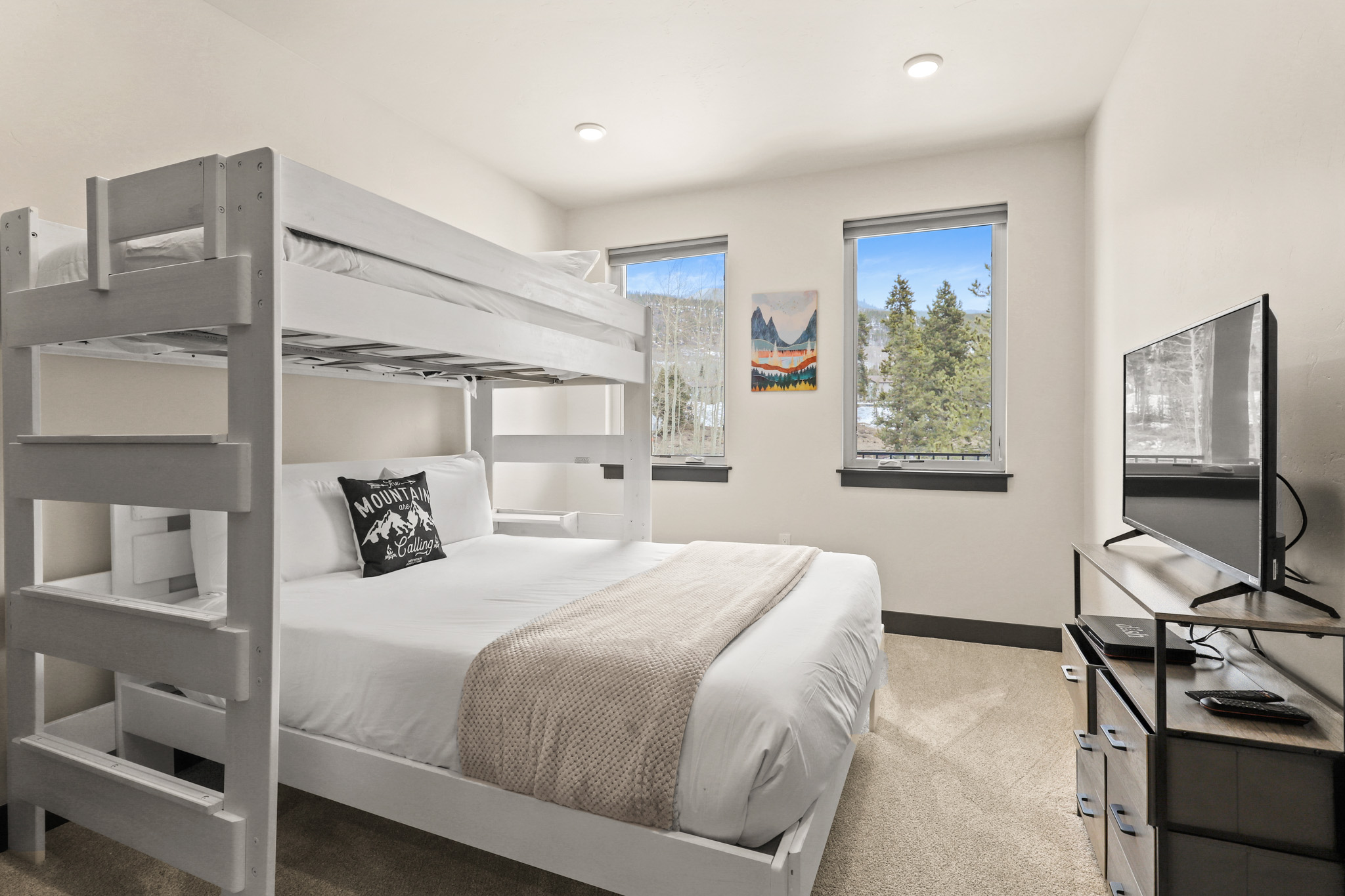 Modern Mountain Getaway in Keystone | Photo 23