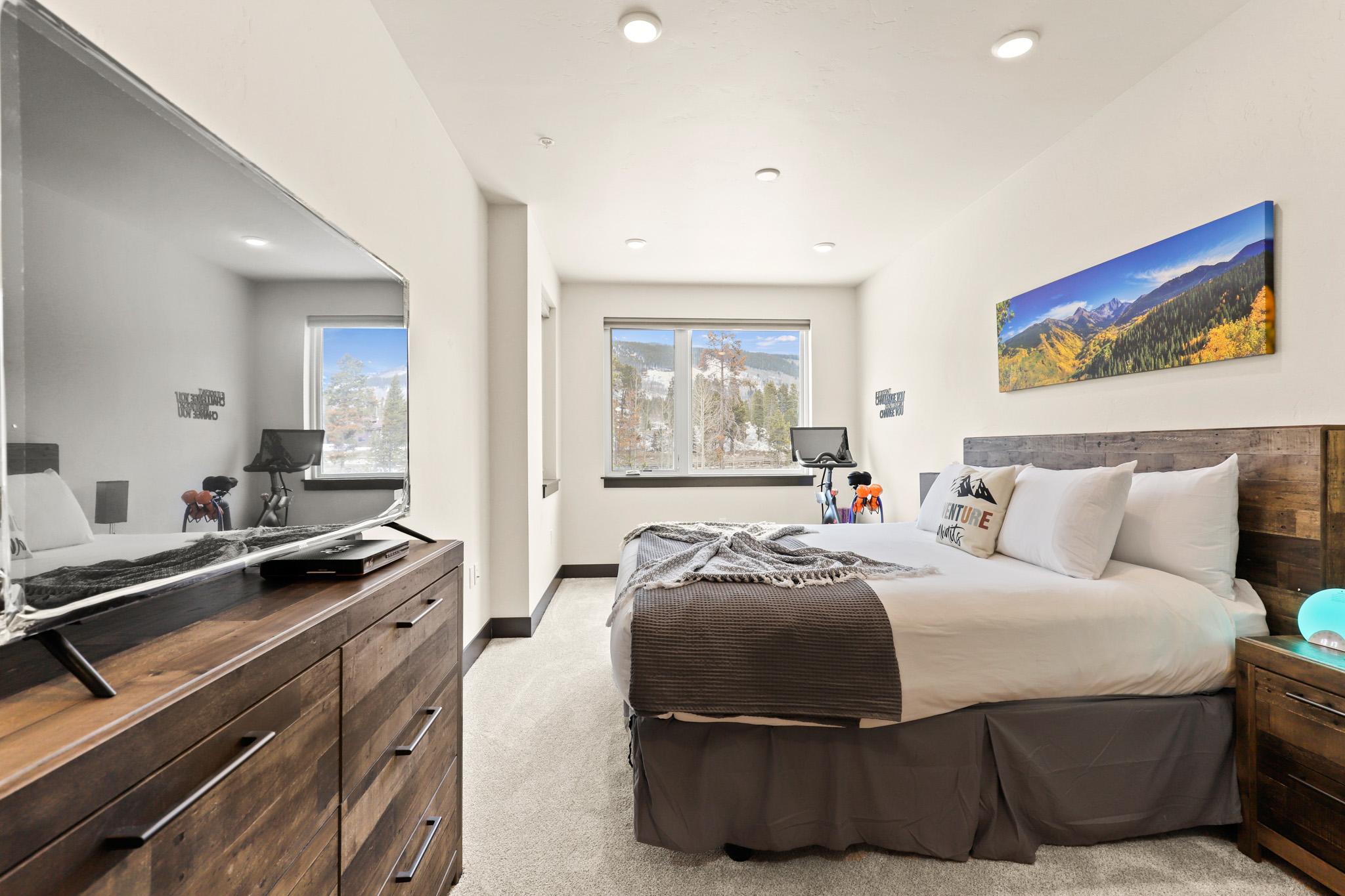 Modern Mountain Getaway in Keystone | Photo 17