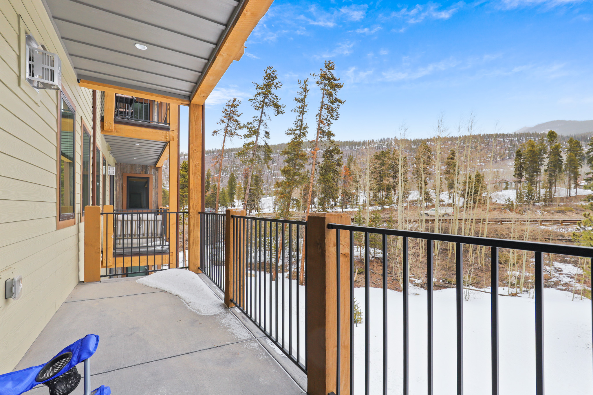 Modern Mountain Getaway in Keystone | Photo 5