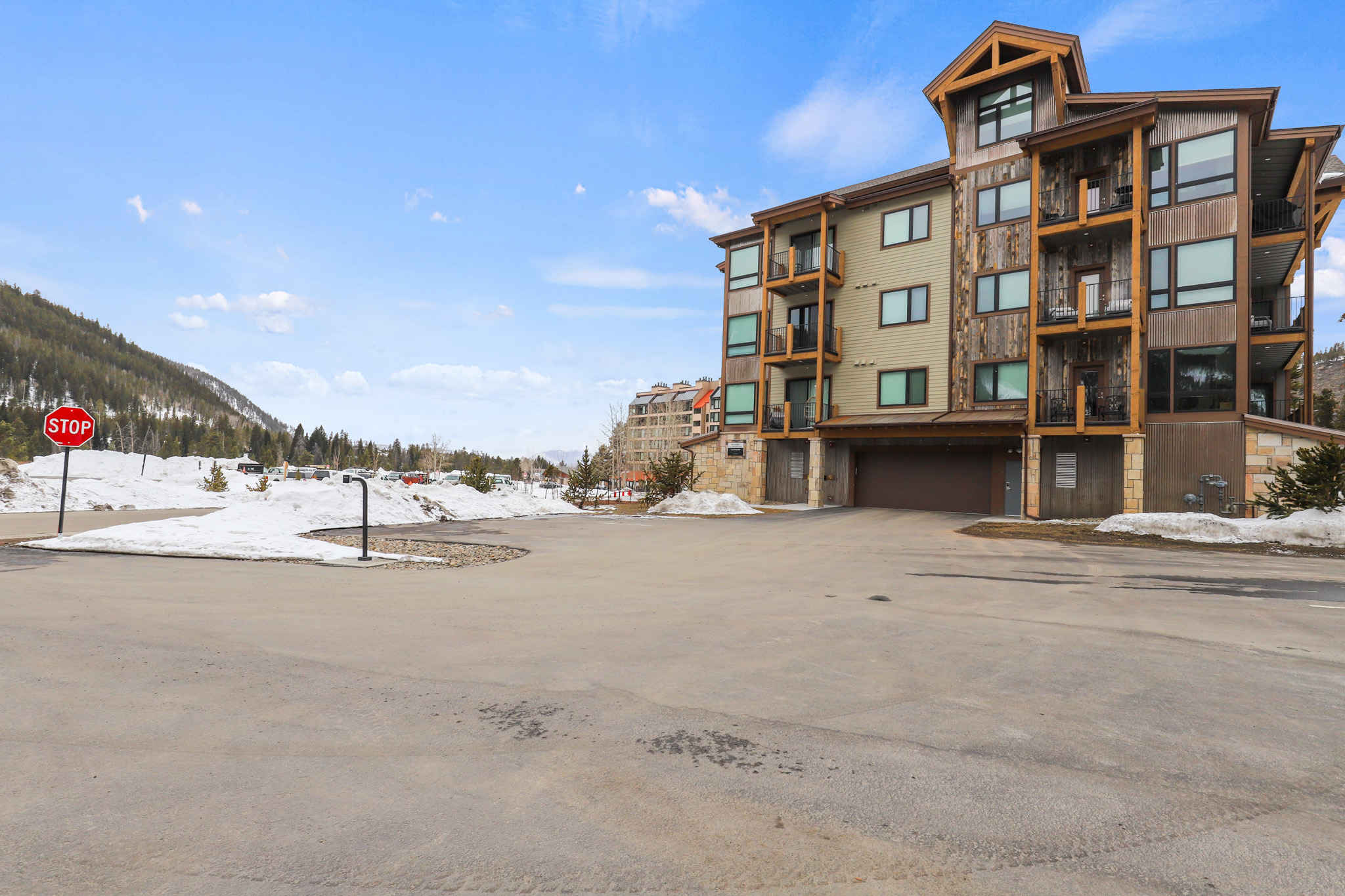 Modern Mountain Getaway in Keystone | Photo 33