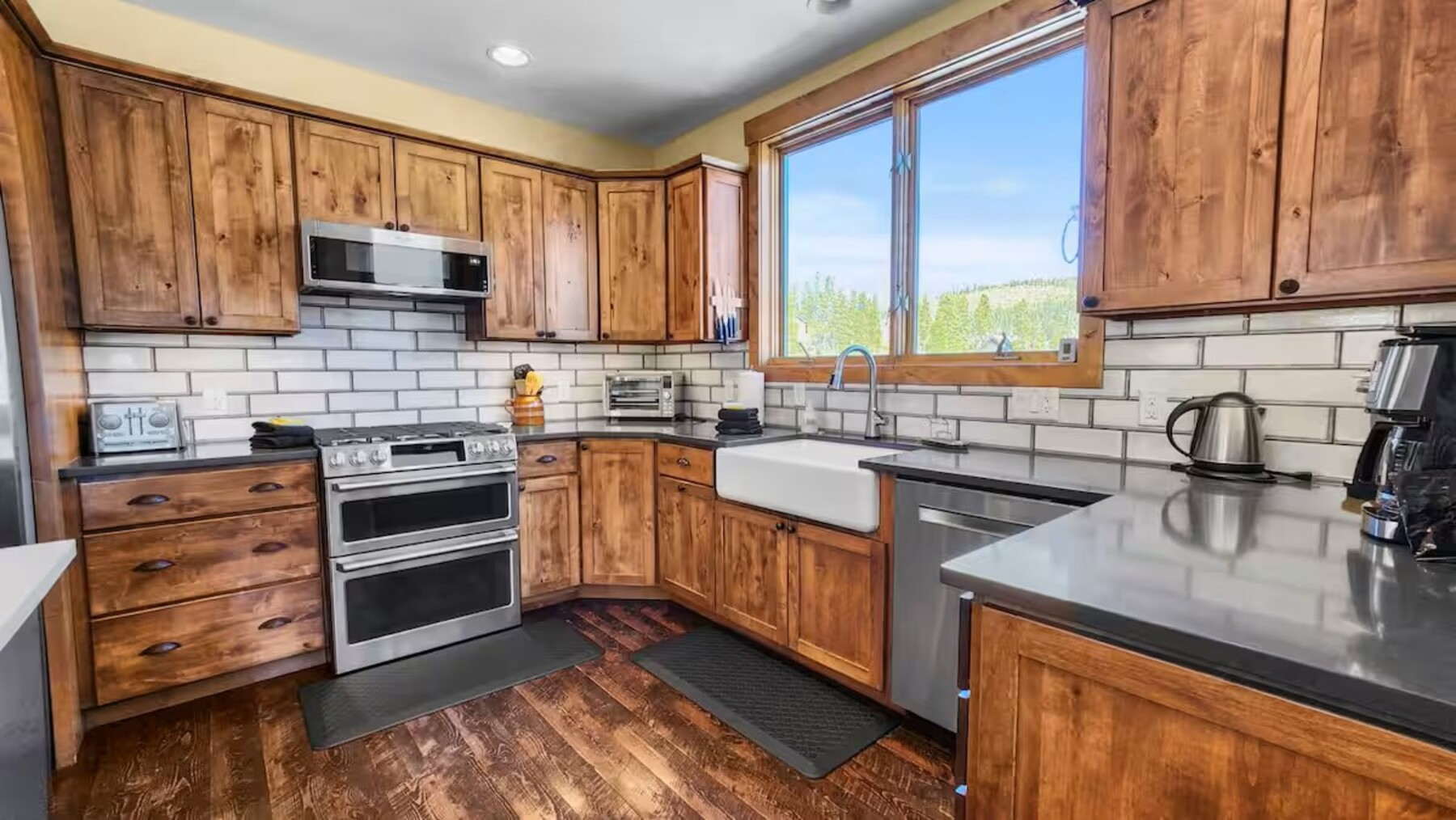 Serene home on 2 Acres, Minutes to Slopes, Private Hot Tub | Photo 12