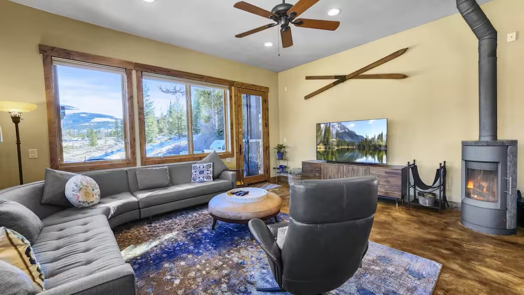Serene home on 2 Acres, Minutes to Slopes, Private Hot Tub | Photo 9