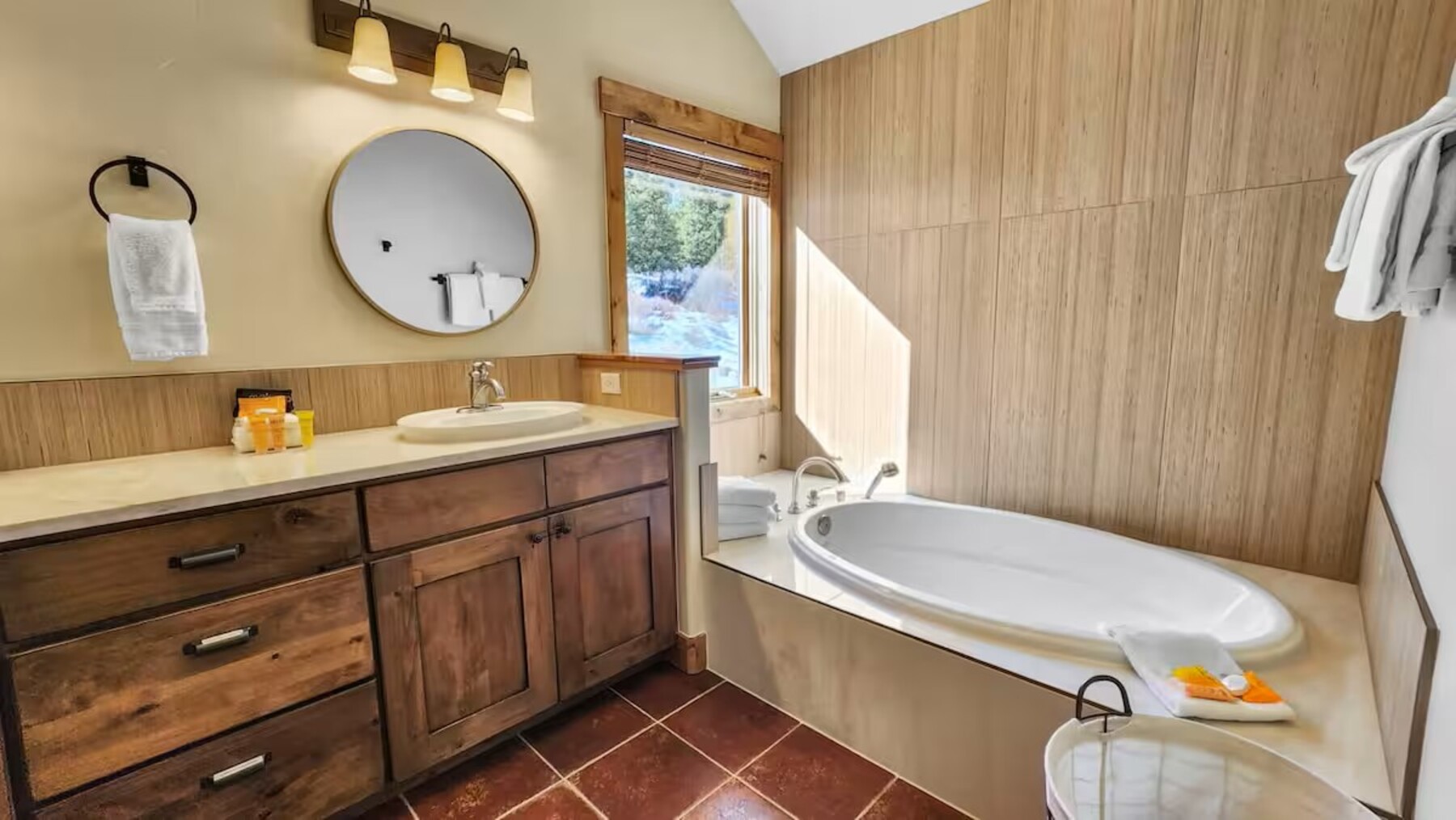 Serene home on 2 Acres, Minutes to Slopes, Private Hot Tub | Photo 18
