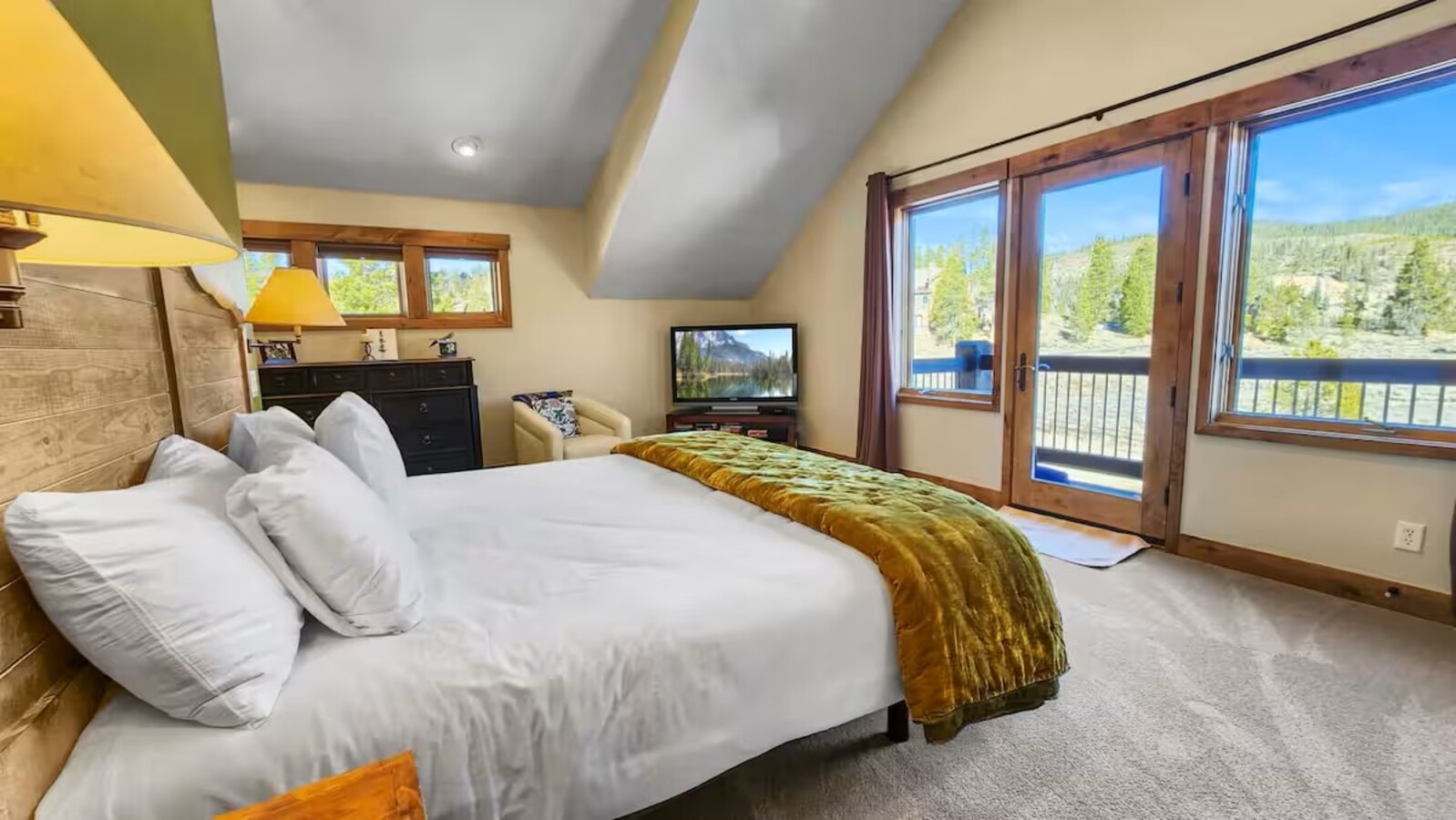 Serene home on 2 Acres, Minutes to Slopes, Private Hot Tub | Photo 5