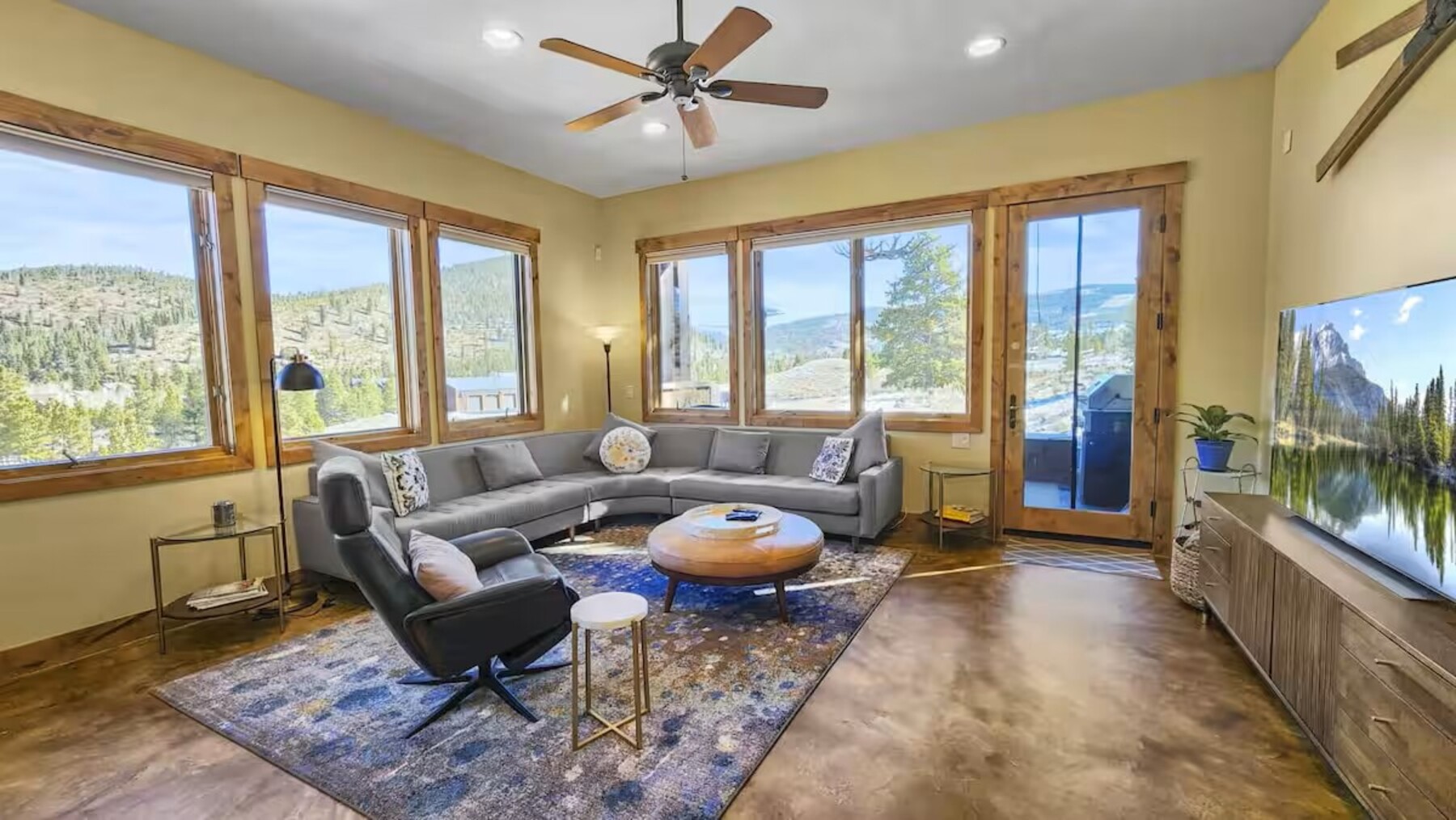 Serene home on 2 Acres, Minutes to Slopes, Private Hot Tub | Photo 4
