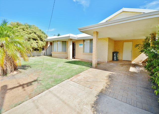 Front yard/Driveway