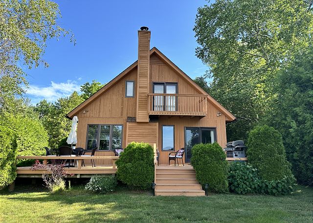 Cozy Walloon Lake Cabin