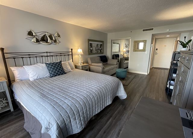 Stylish, ocean view studio with full access to resort amenities!