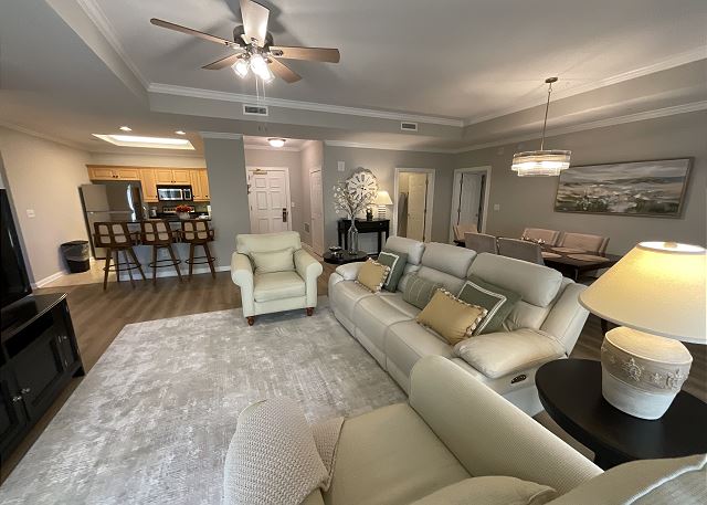 Oceanview Condo with Resort Amenities, 703 Royale Palms