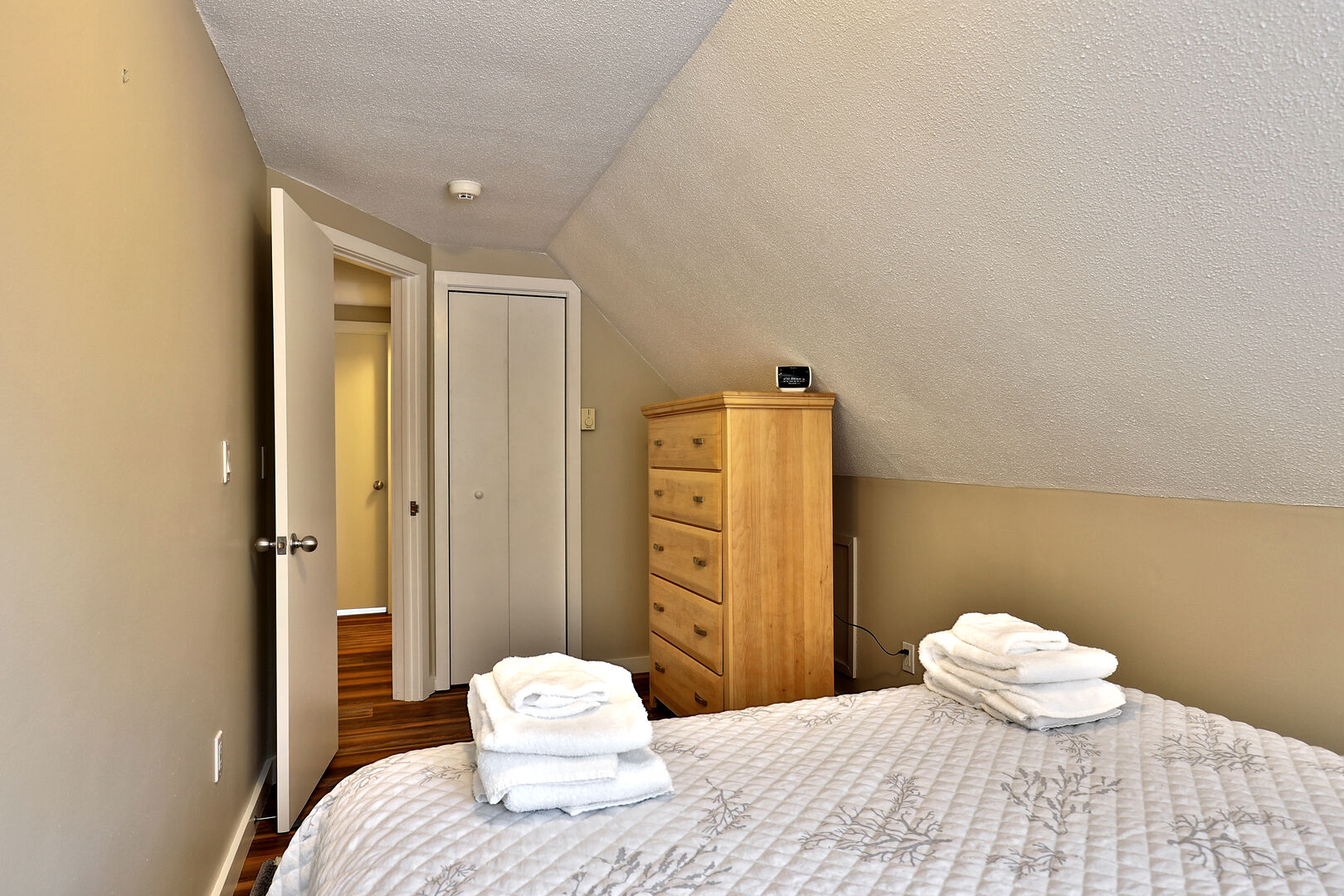 Upper-Level Queen Bedroom