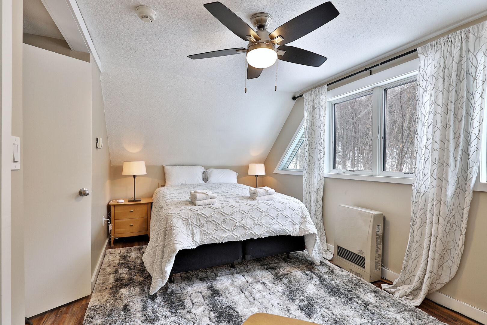 Upper-Level Queen Bedroom