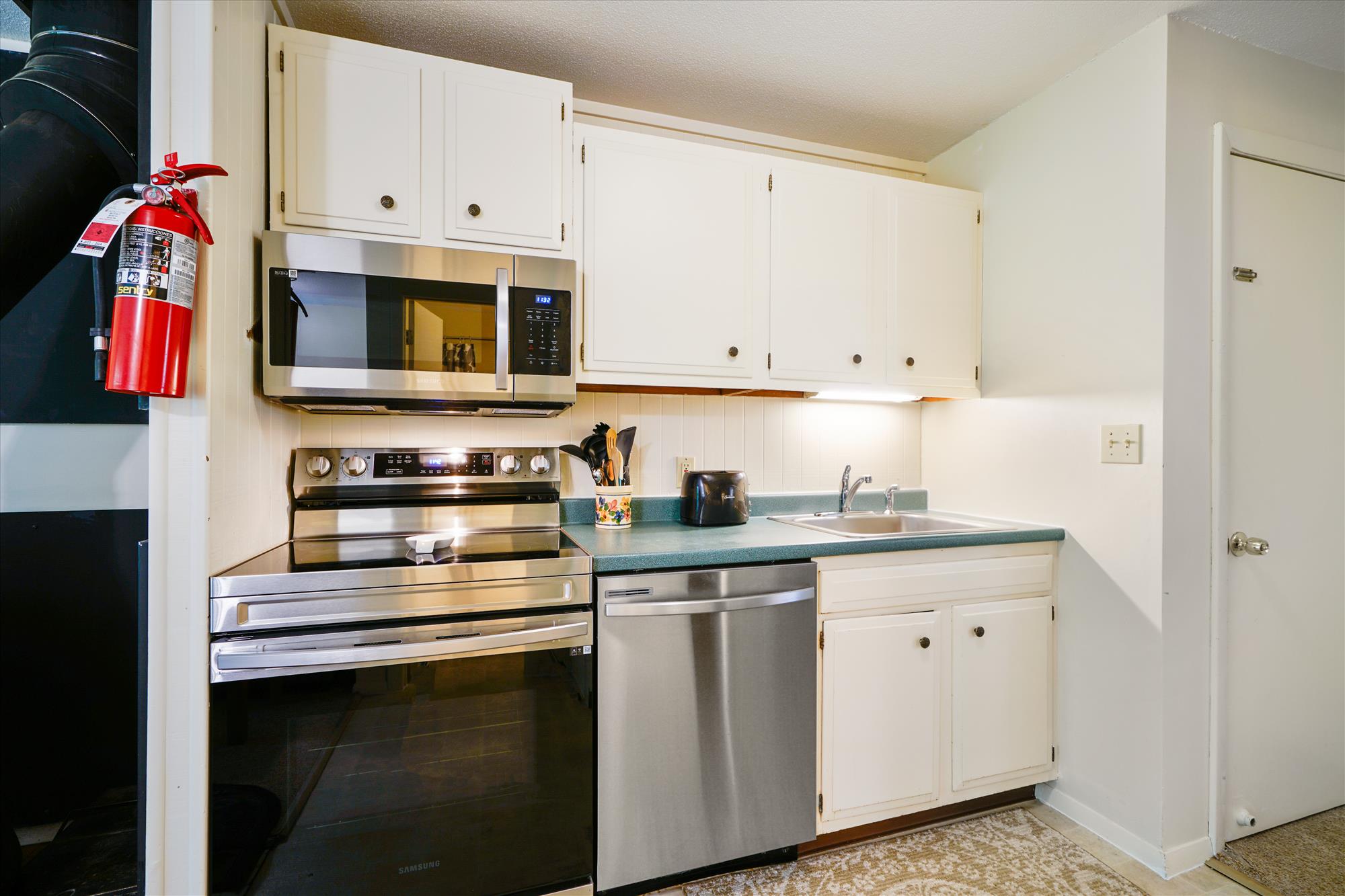 Well-Equipped Kitchenette
