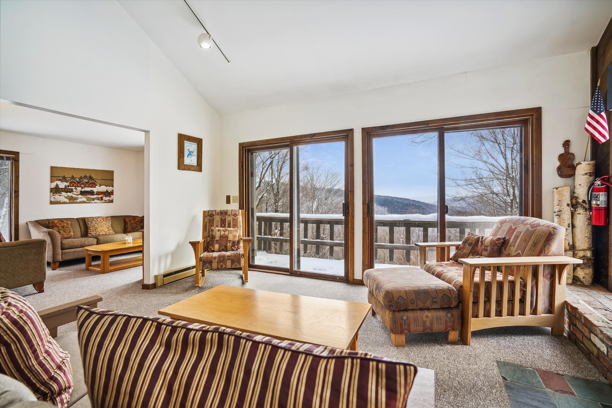 Living room with Great Scenic Views