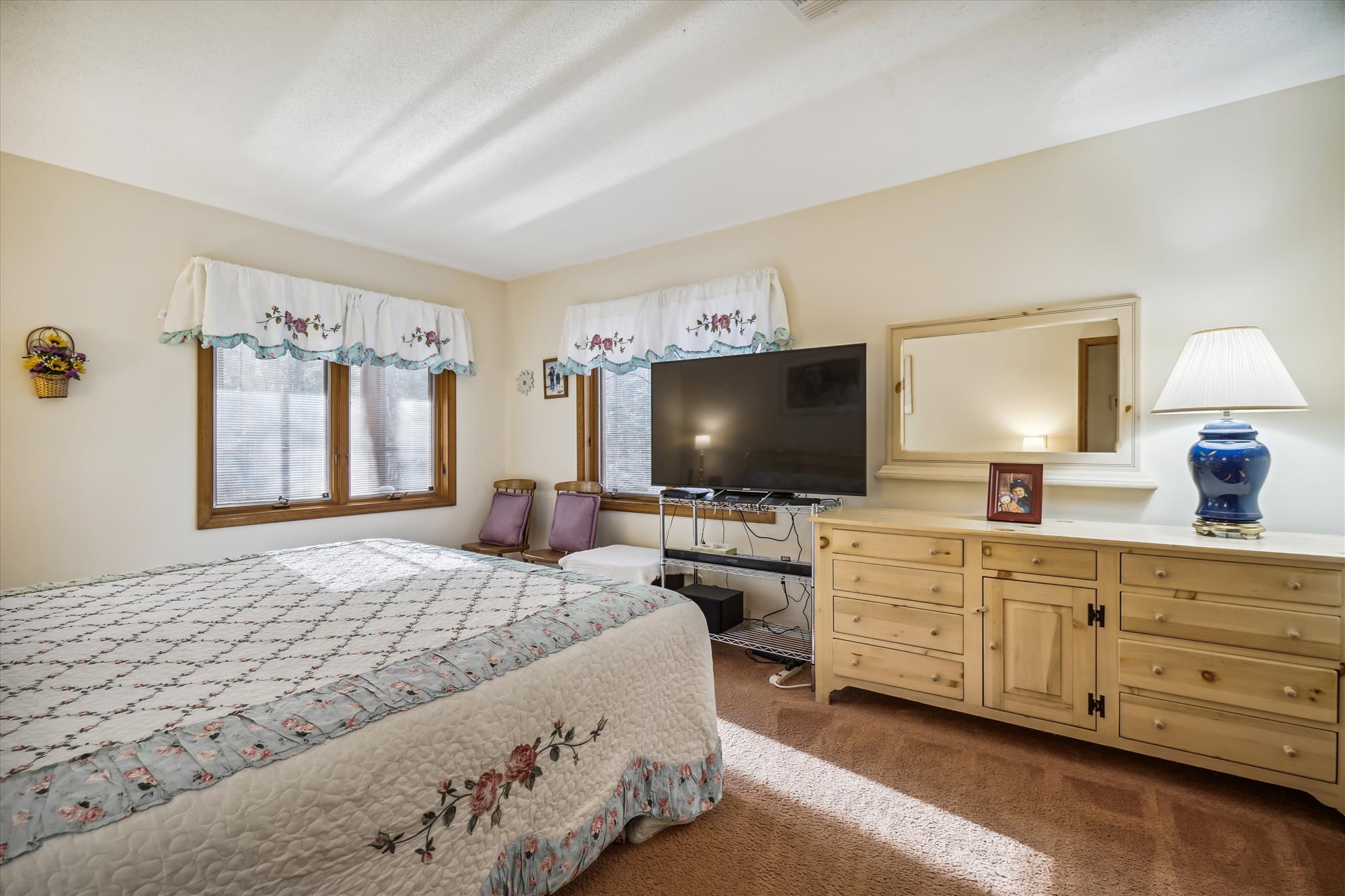 Queen Bedroom