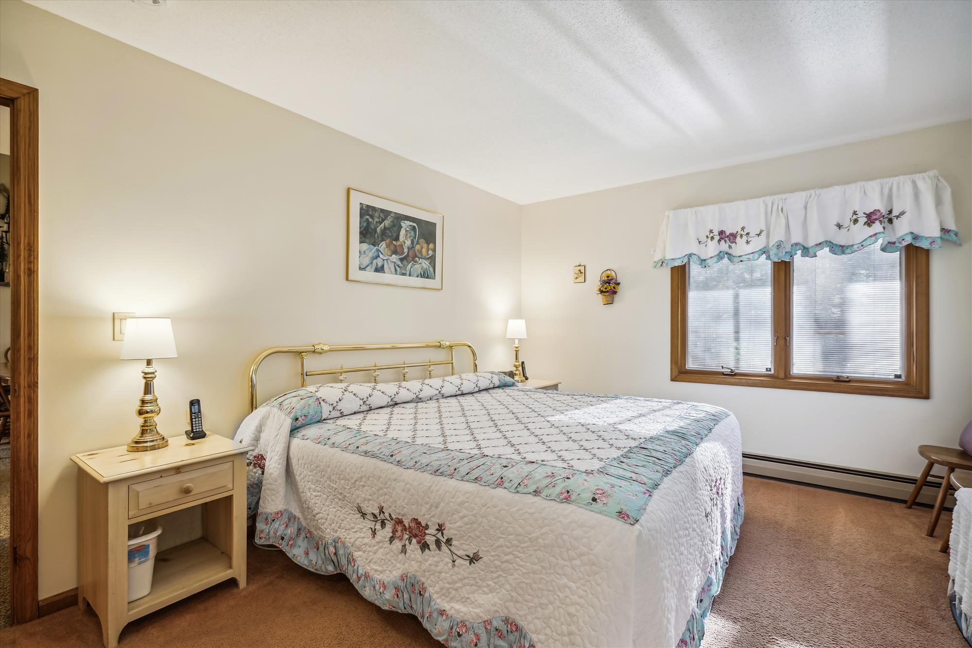 Comfortable Queen Bedroom