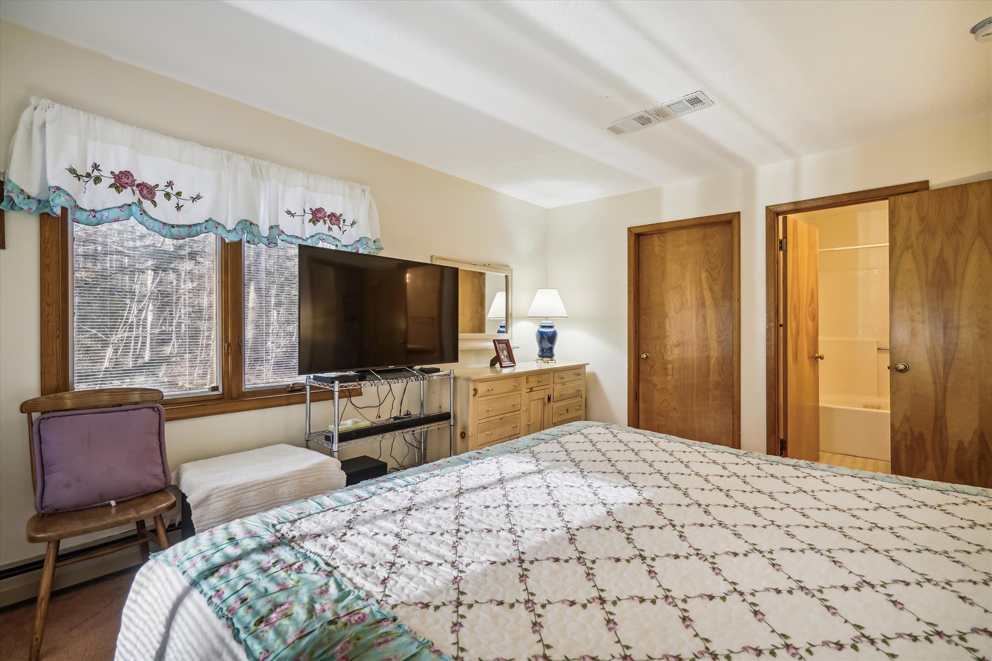 Queen Bedroom