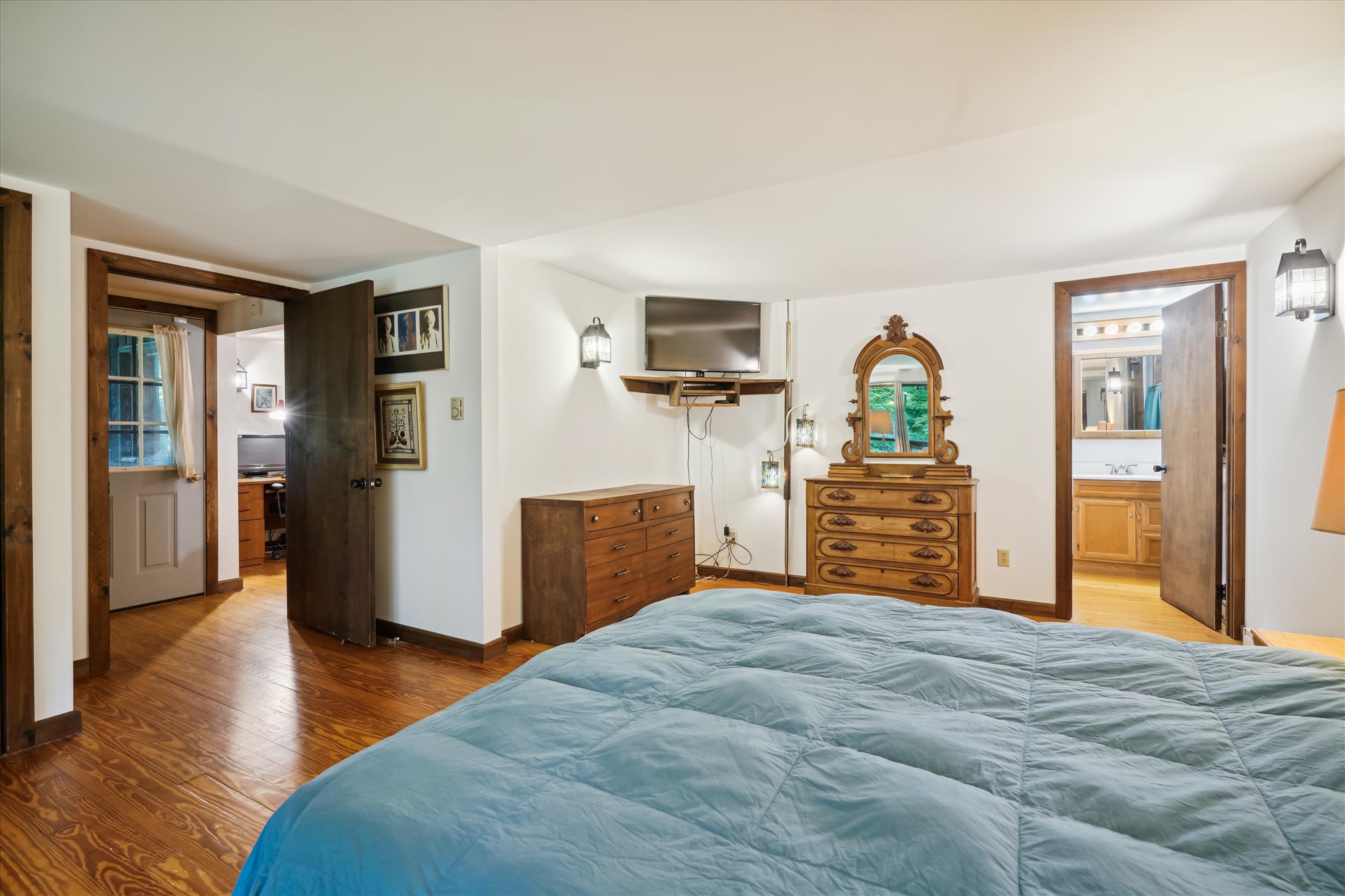 Spacious Primary Suite