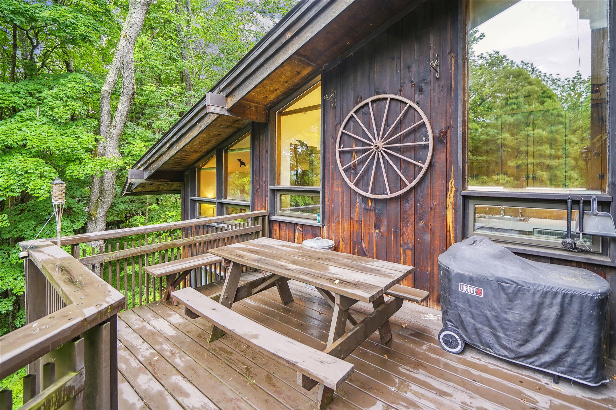 Outdoor Dining Deck