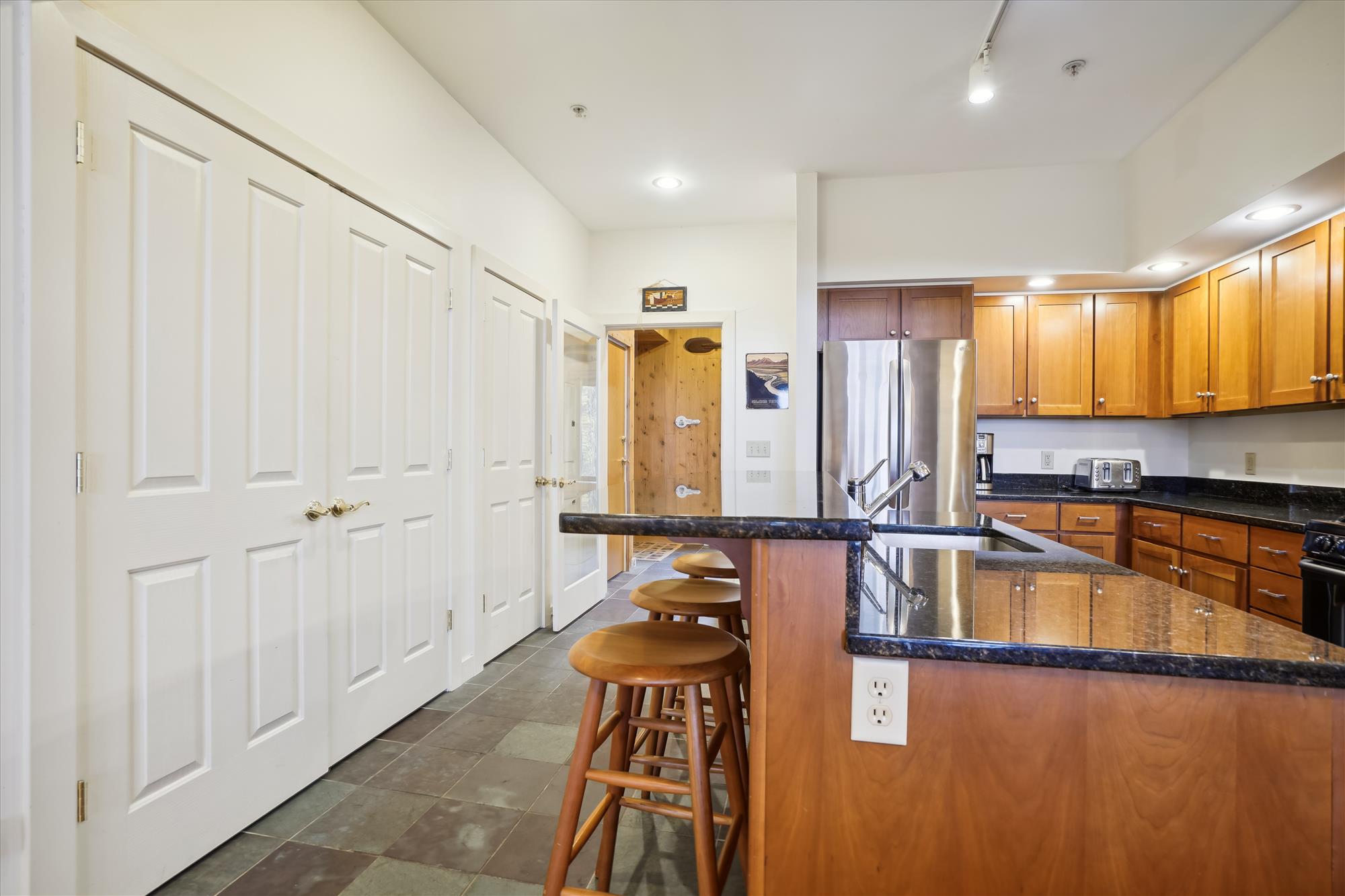 Kitchen Breakfast Bar