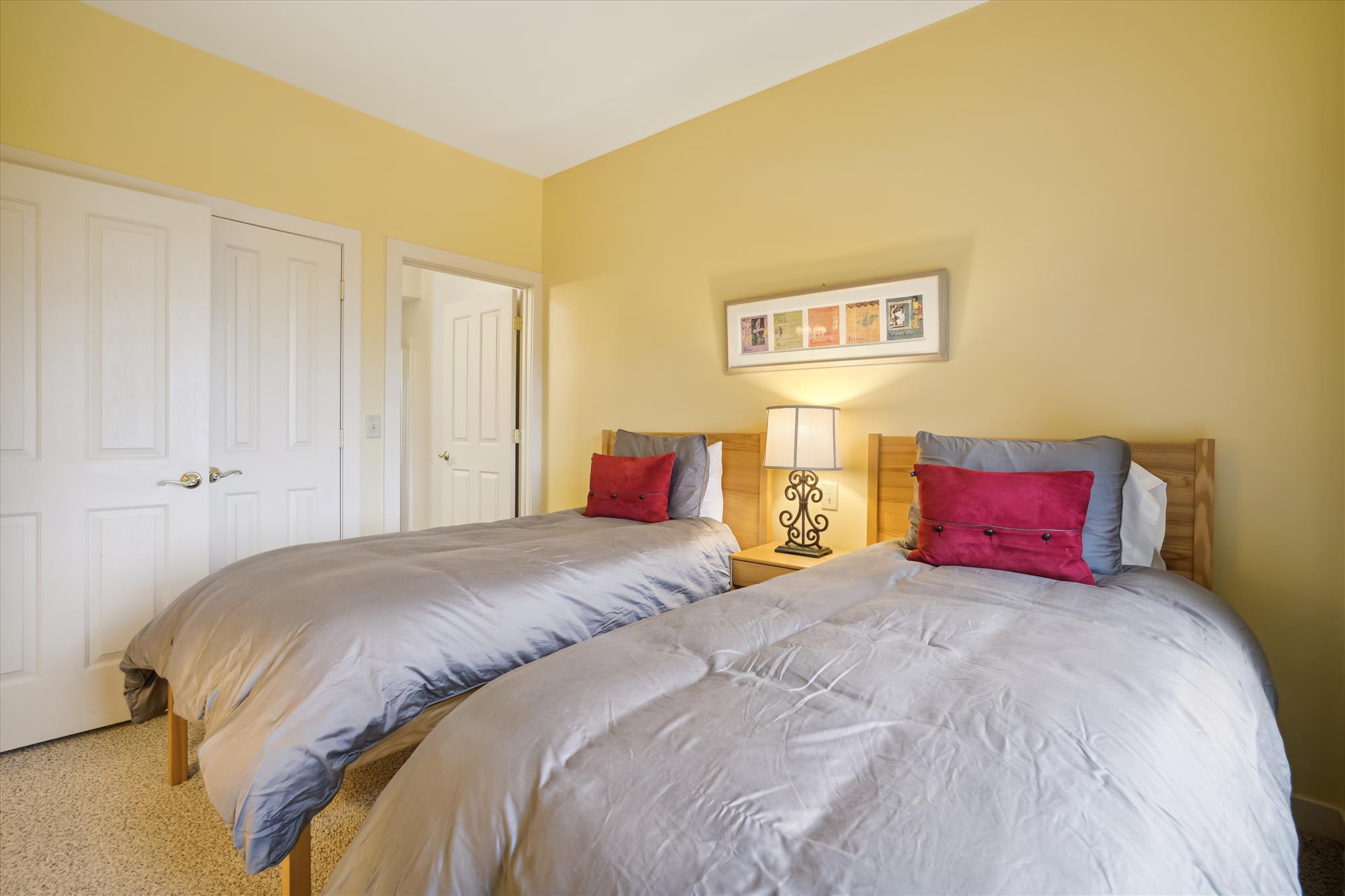 Twin Room with Scenic Views